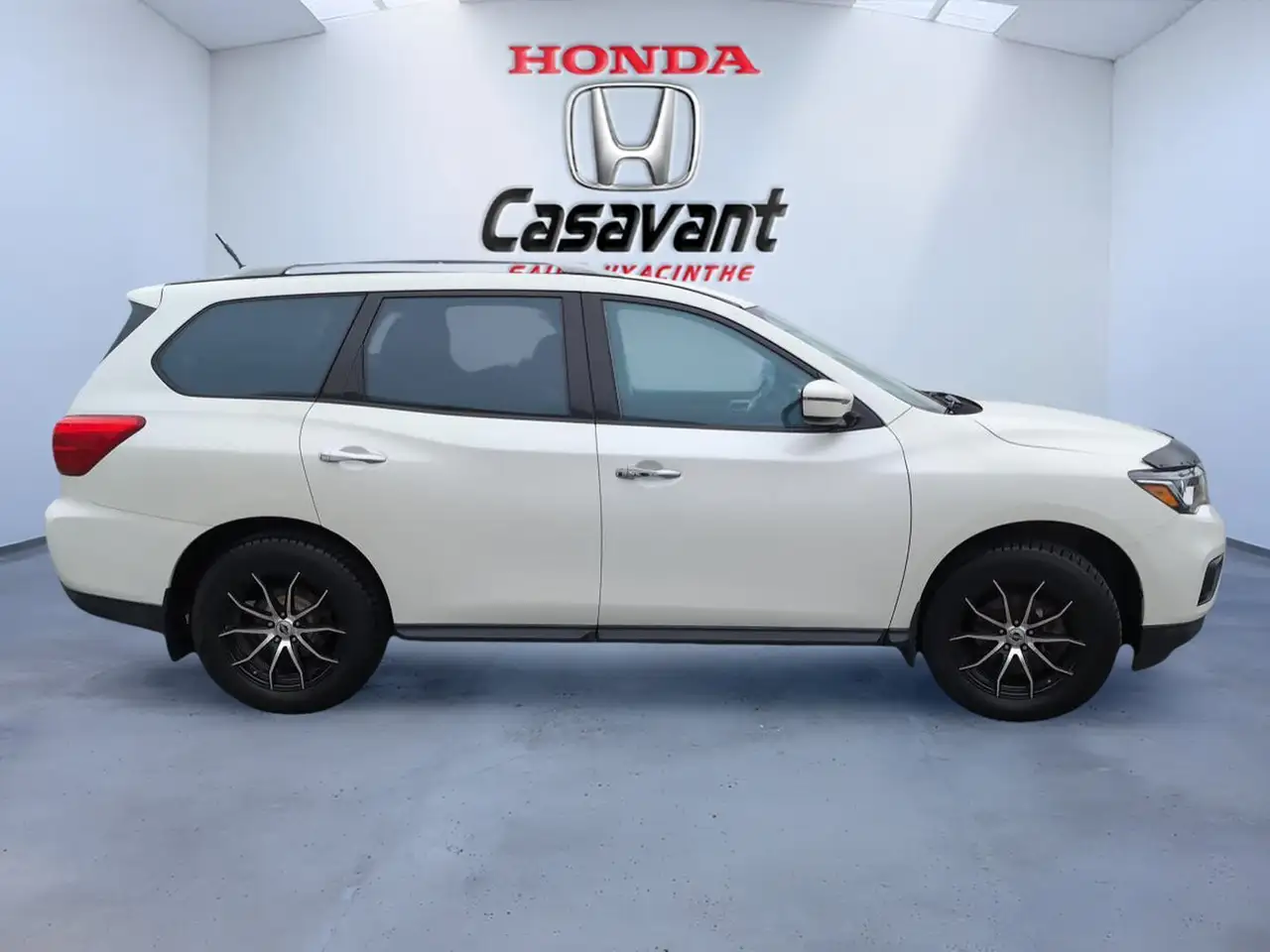 Nissan Pathfinder снимка Nissan Pathfinder