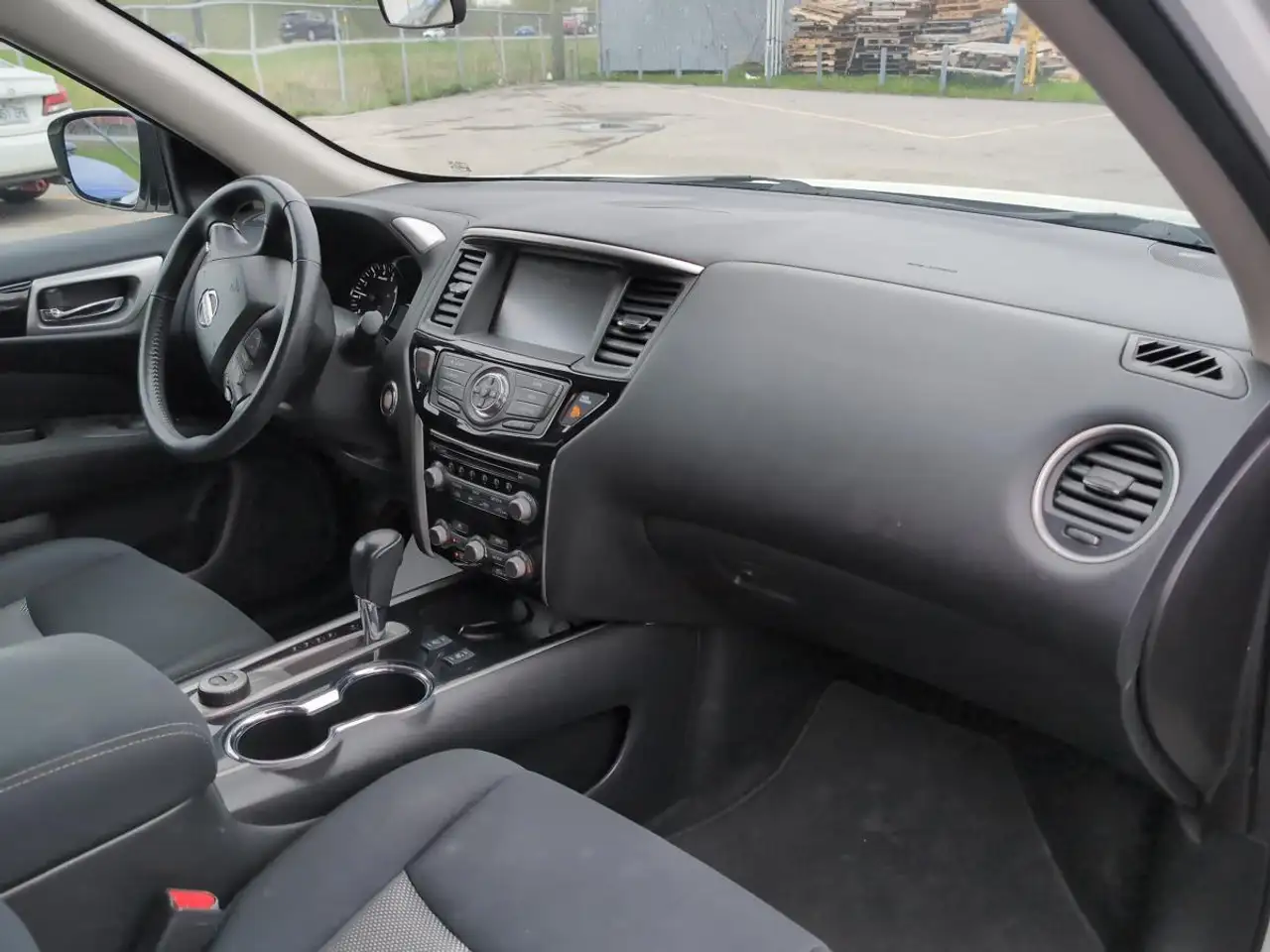 Nissan Pathfinder снимка Nissan Pathfinder