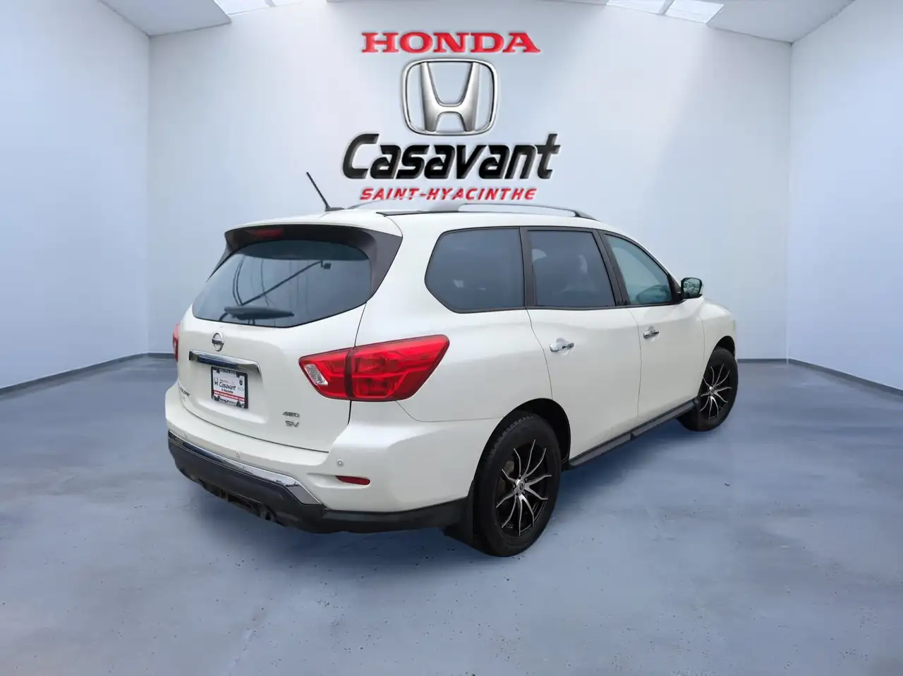 Nissan Pathfinder снимка Nissan Pathfinder