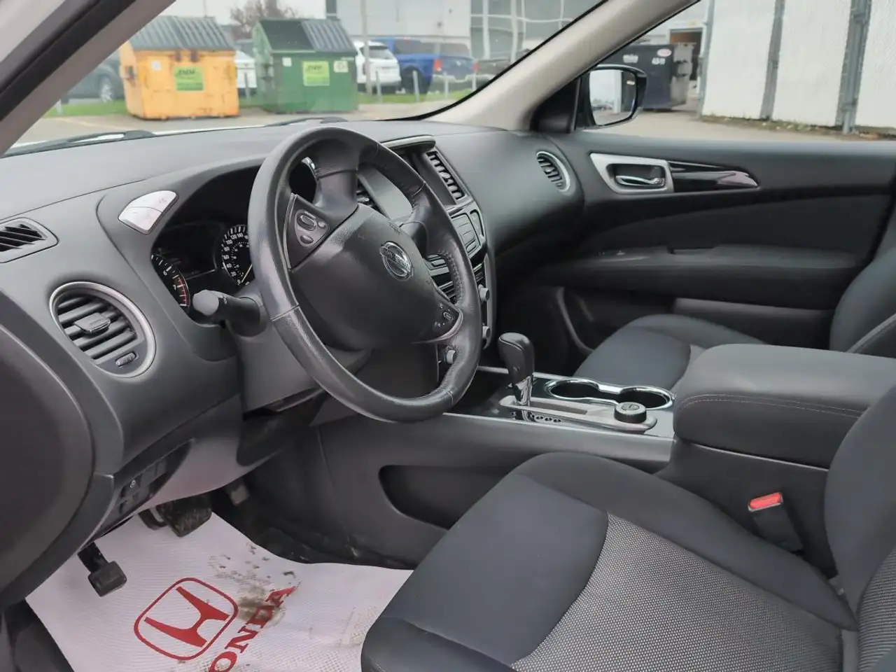 Nissan Pathfinder снимка Nissan Pathfinder