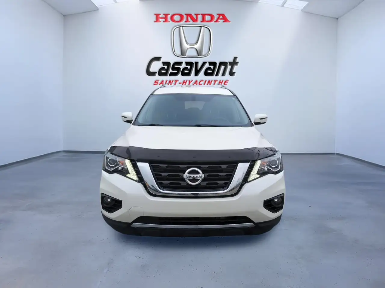 Nissan Pathfinder снимка Nissan Pathfinder