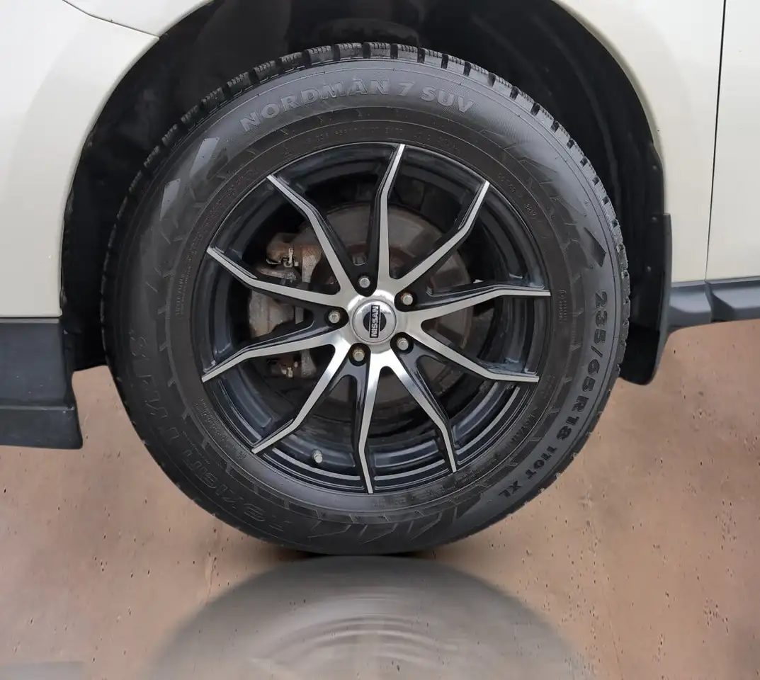 Nissan Pathfinder снимка Nissan Pathfinder