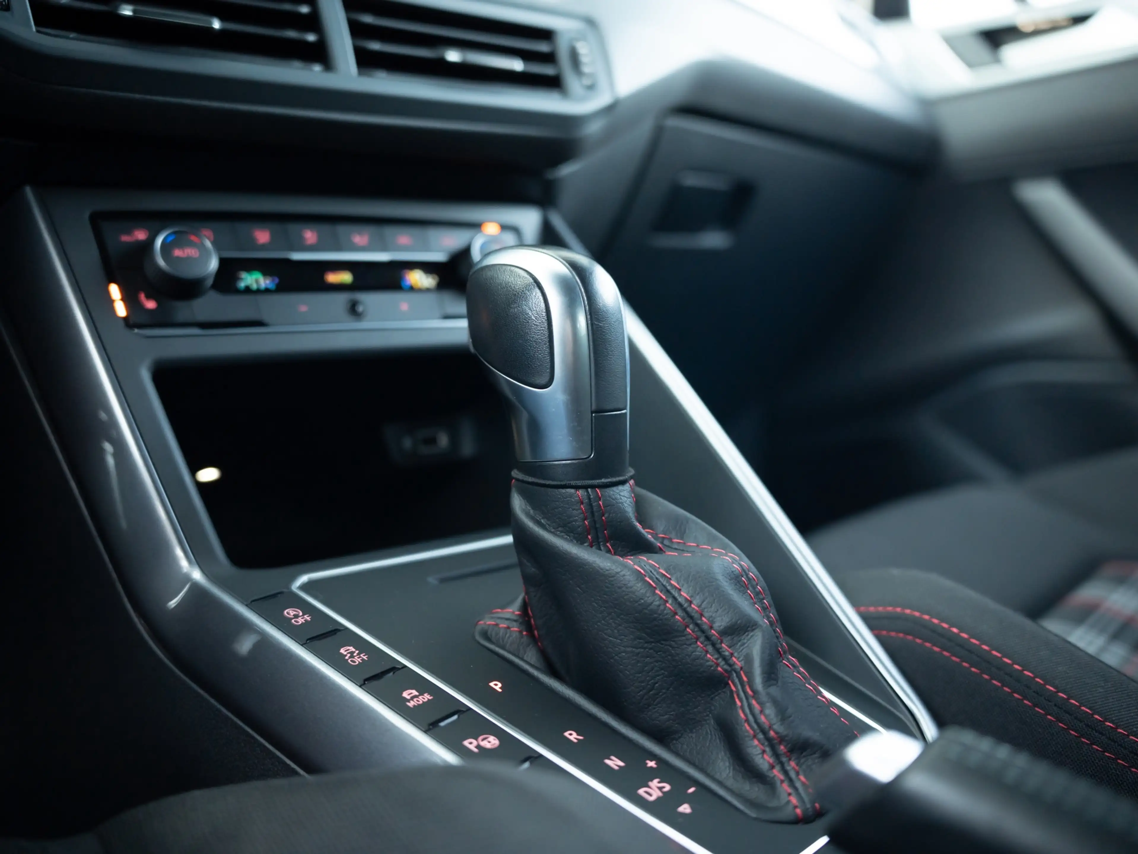 Volkswagen Polo GTI 2.0 TSI Virtual Camera Navi Beats Cruise — photo 37