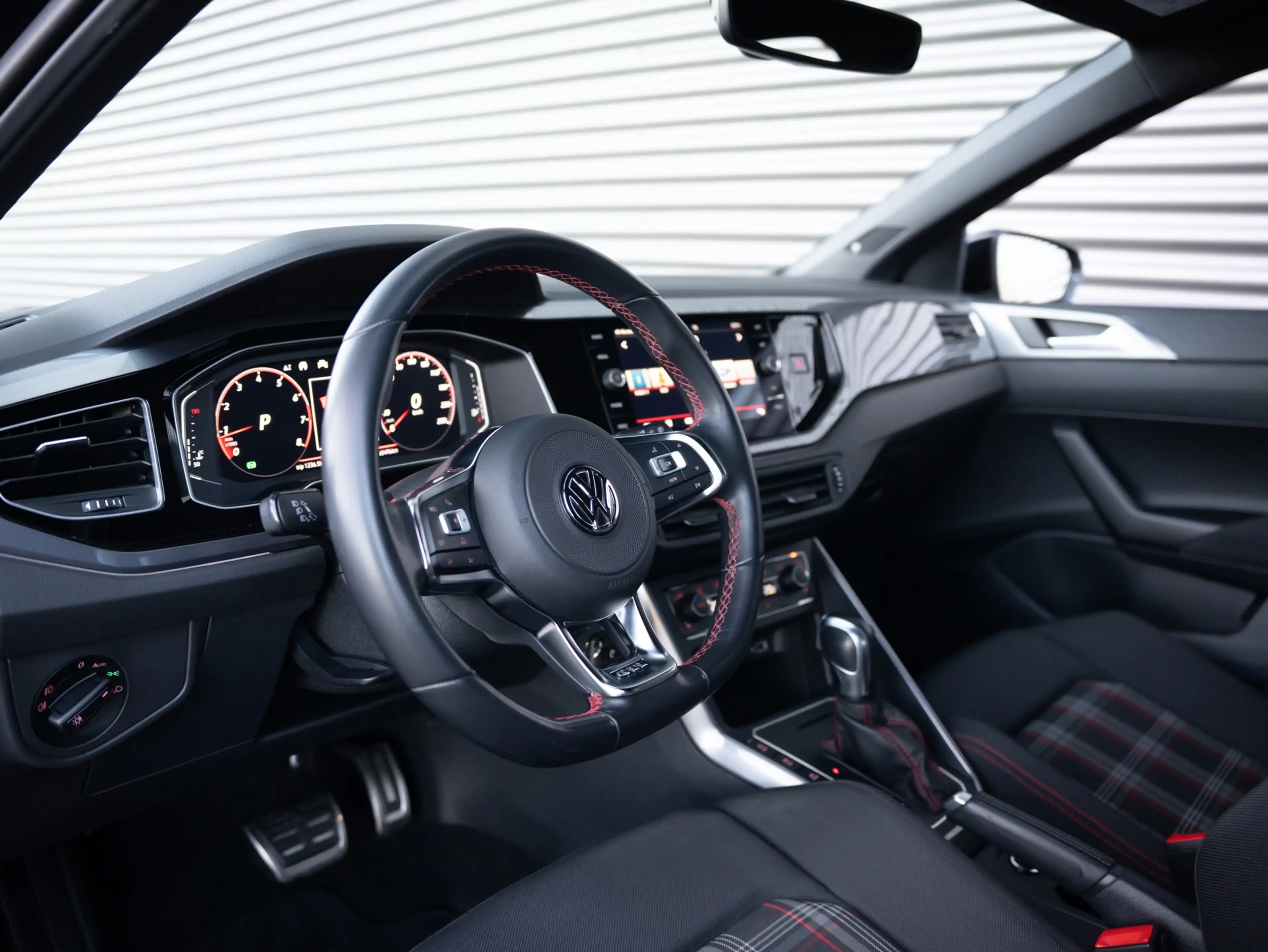 Volkswagen Polo GTI 2.0 TSI Virtual Camera Navi Beats Cruise — photo 24
