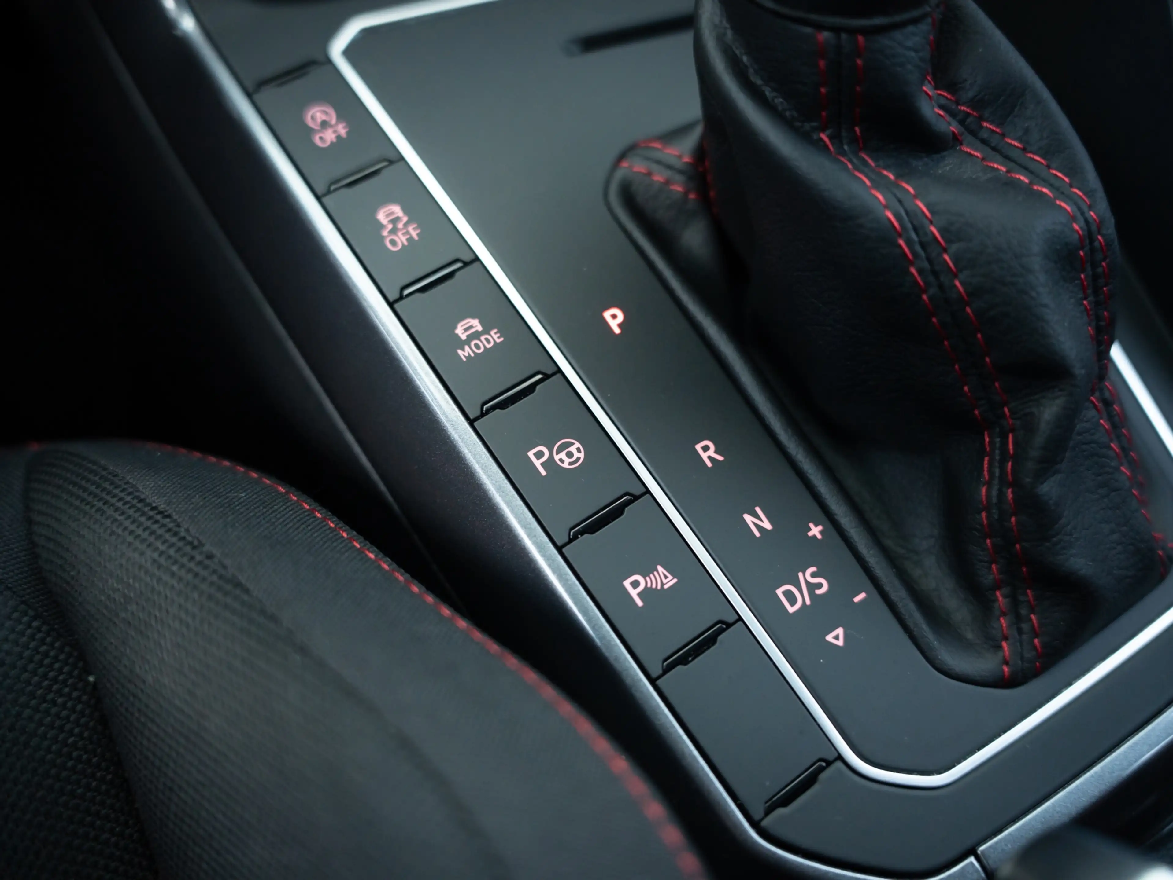Volkswagen Polo GTI 2.0 TSI Virtual Camera Navi Beats Cruise — photo 42