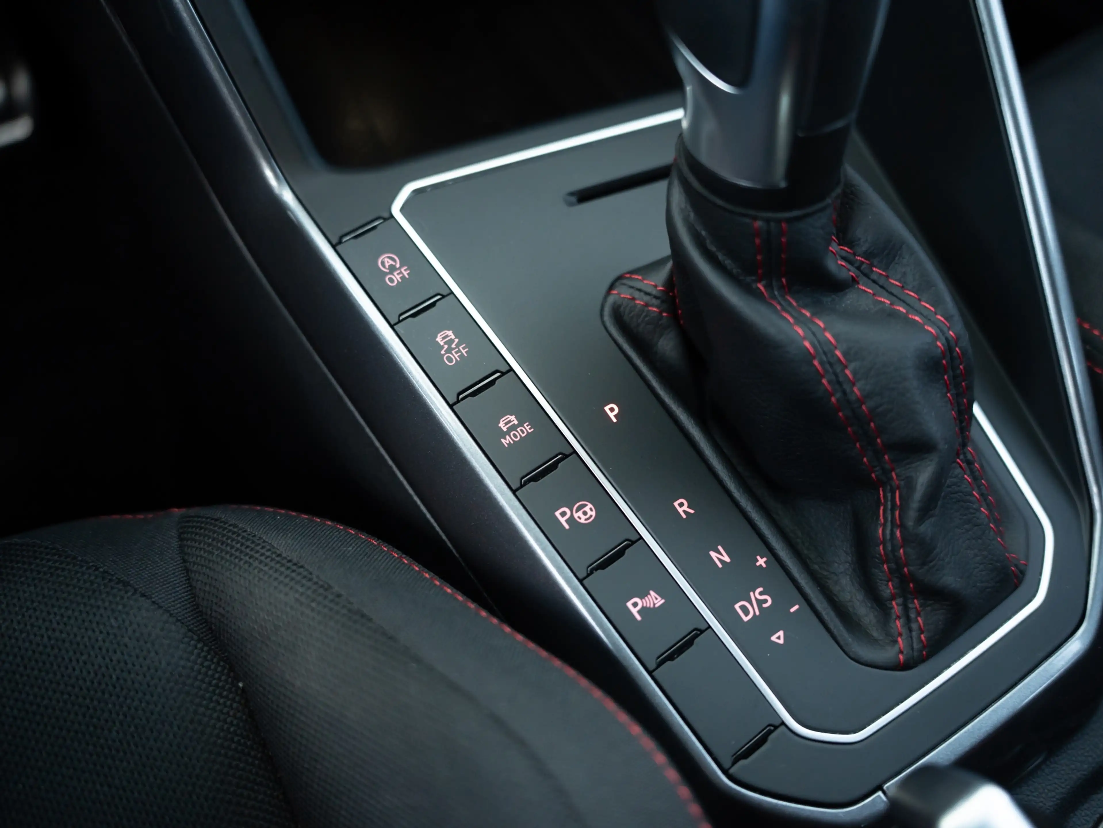 Volkswagen Polo GTI 2.0 TSI Virtual Camera Navi Beats Cruise — photo 41