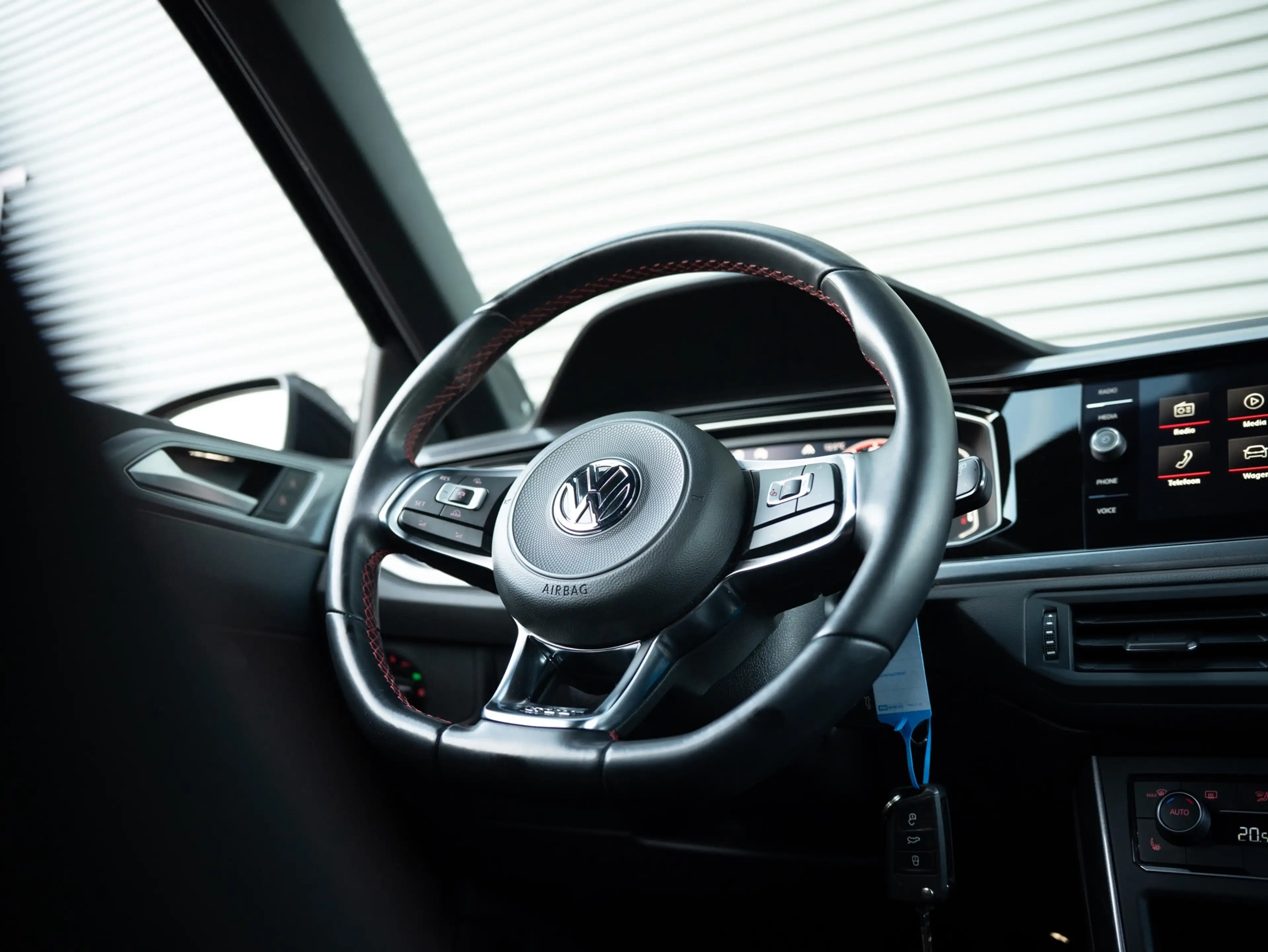 Volkswagen Polo GTI 2.0 TSI Virtual Camera Navi Beats Cruise — photo 28