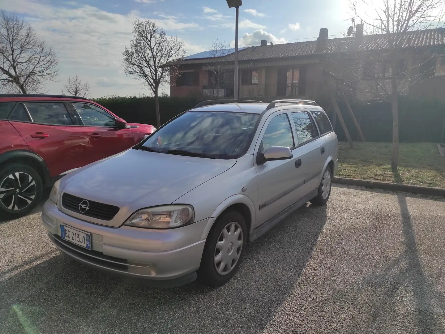 Opel Astra 5p 1.4i 16v Club - 1