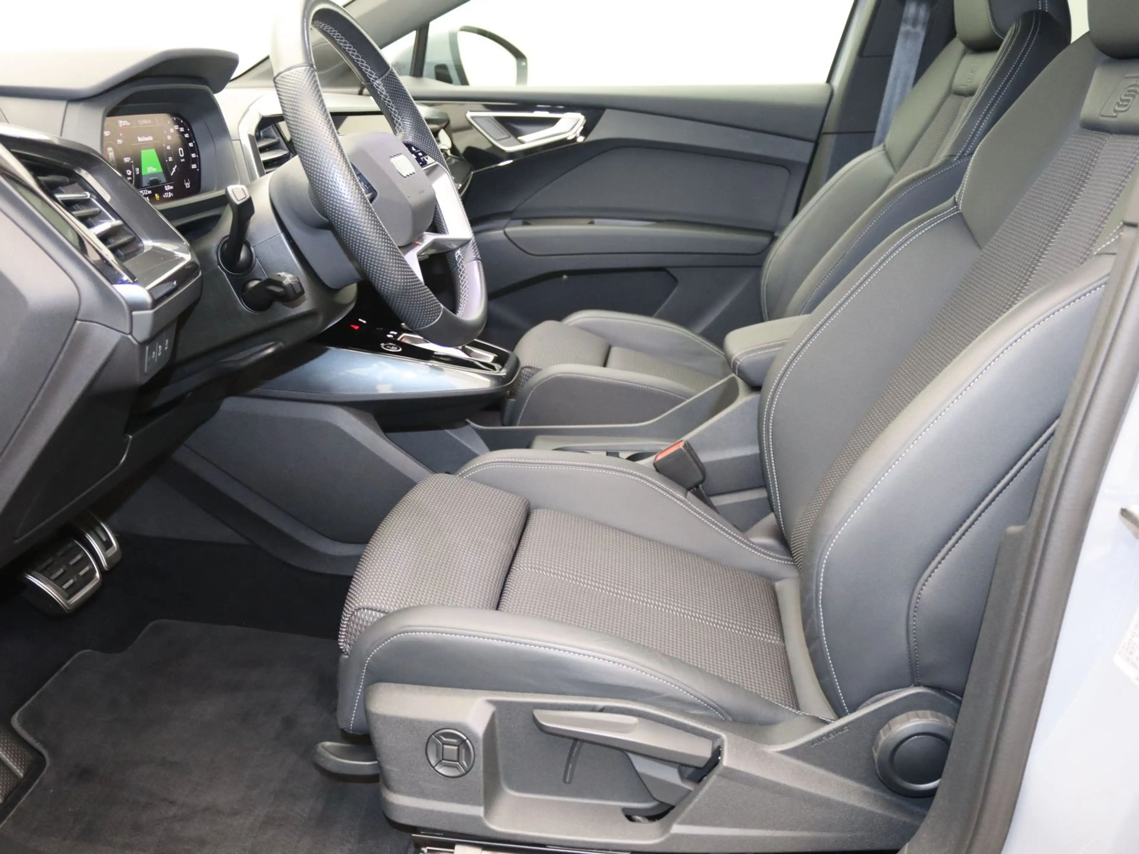 Volkswagen T-Roc Life 1.5 TSI DSG / Navi, CarPlay, LED, ACC — photo 14