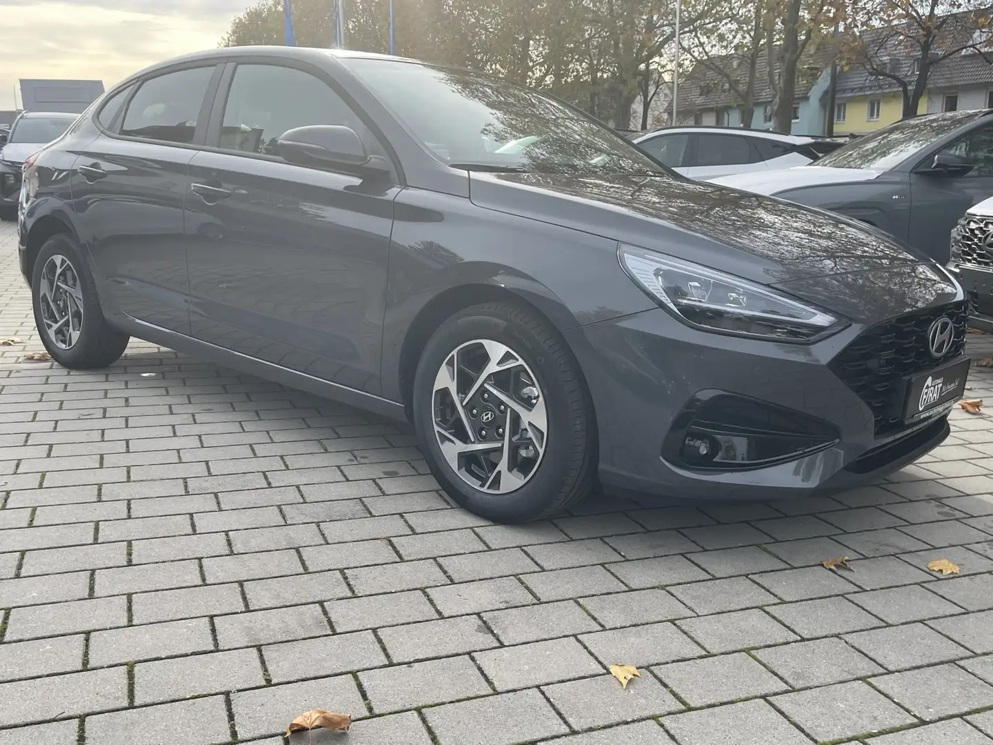 Hyundai i30 1,5 T-GDi Pano/R-Kamera Grau - 2