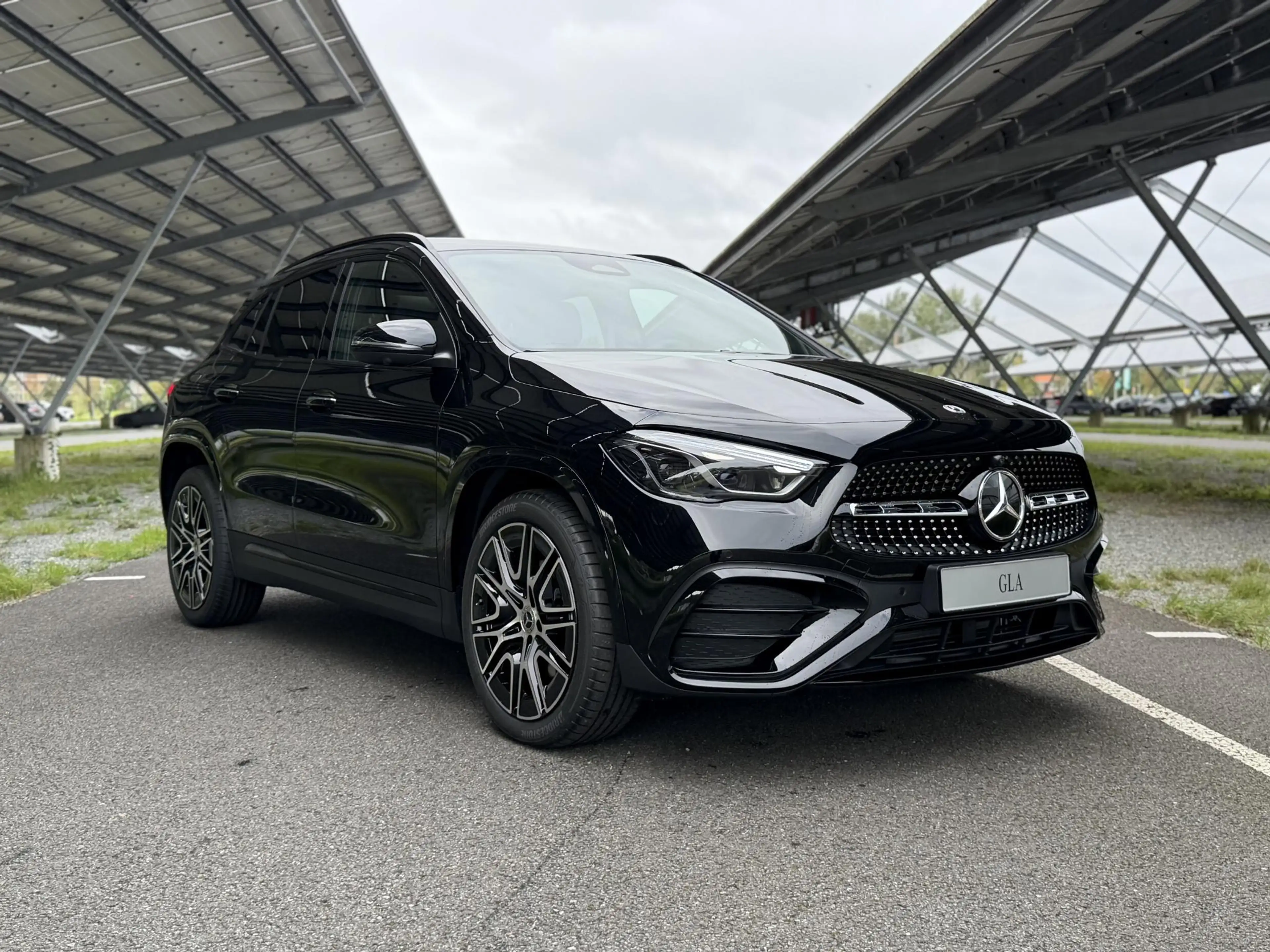 Mercedes-Benz GLA 250 e 140 Years Edition | AMG line | Night | Panoramad — photo 3