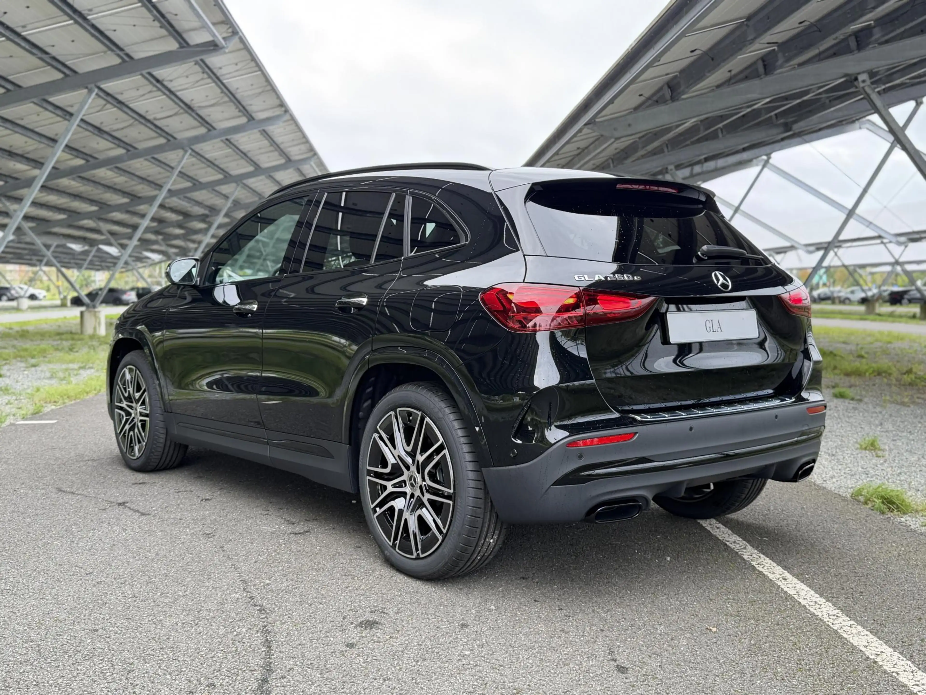 Mercedes-Benz GLA 250 e 140 Years Edition | AMG line | Night | Panoramad — photo 7