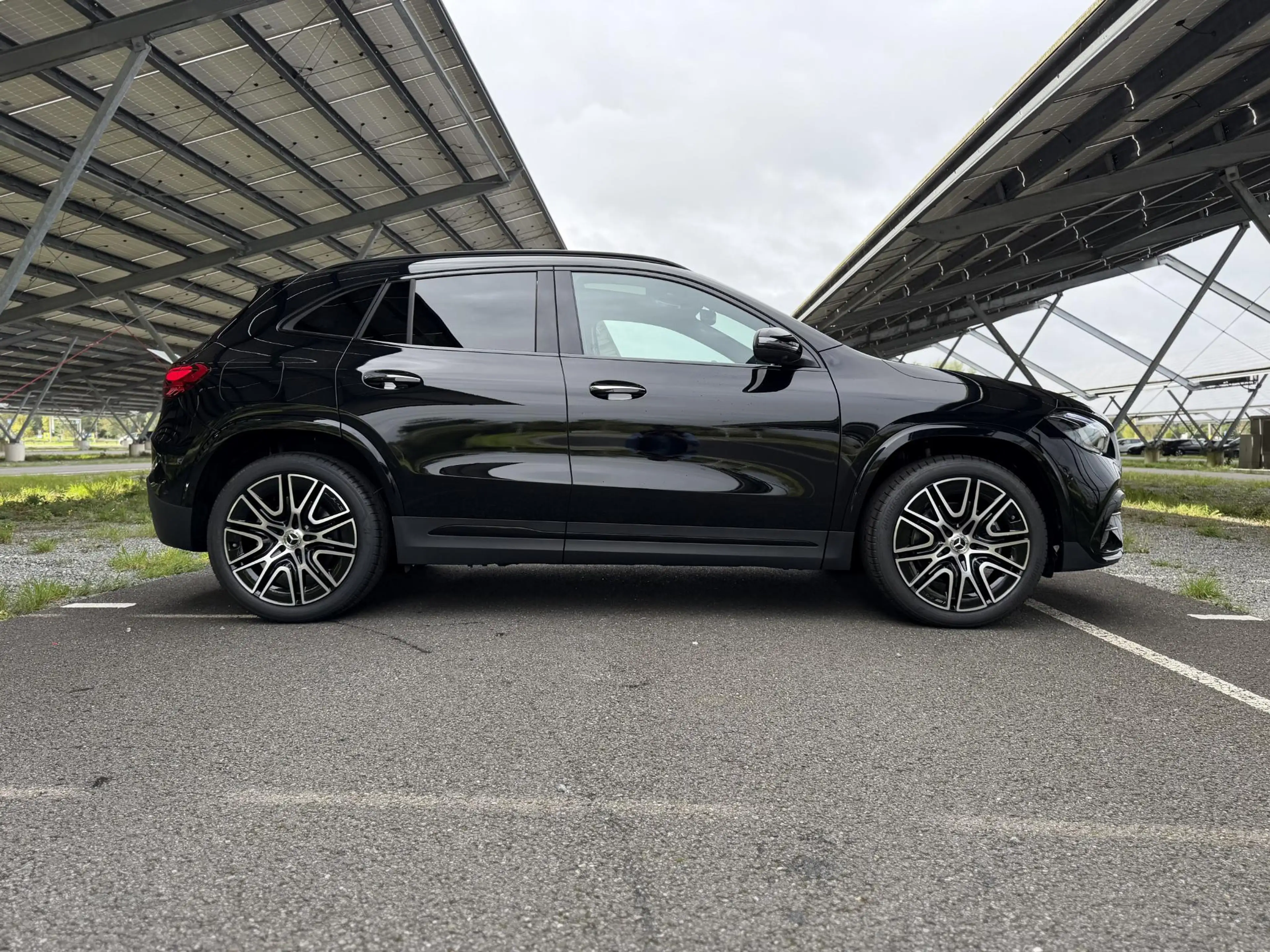 Mercedes-Benz GLA 250 e 140 Years Edition | AMG line | Night | Panoramad — photo 4