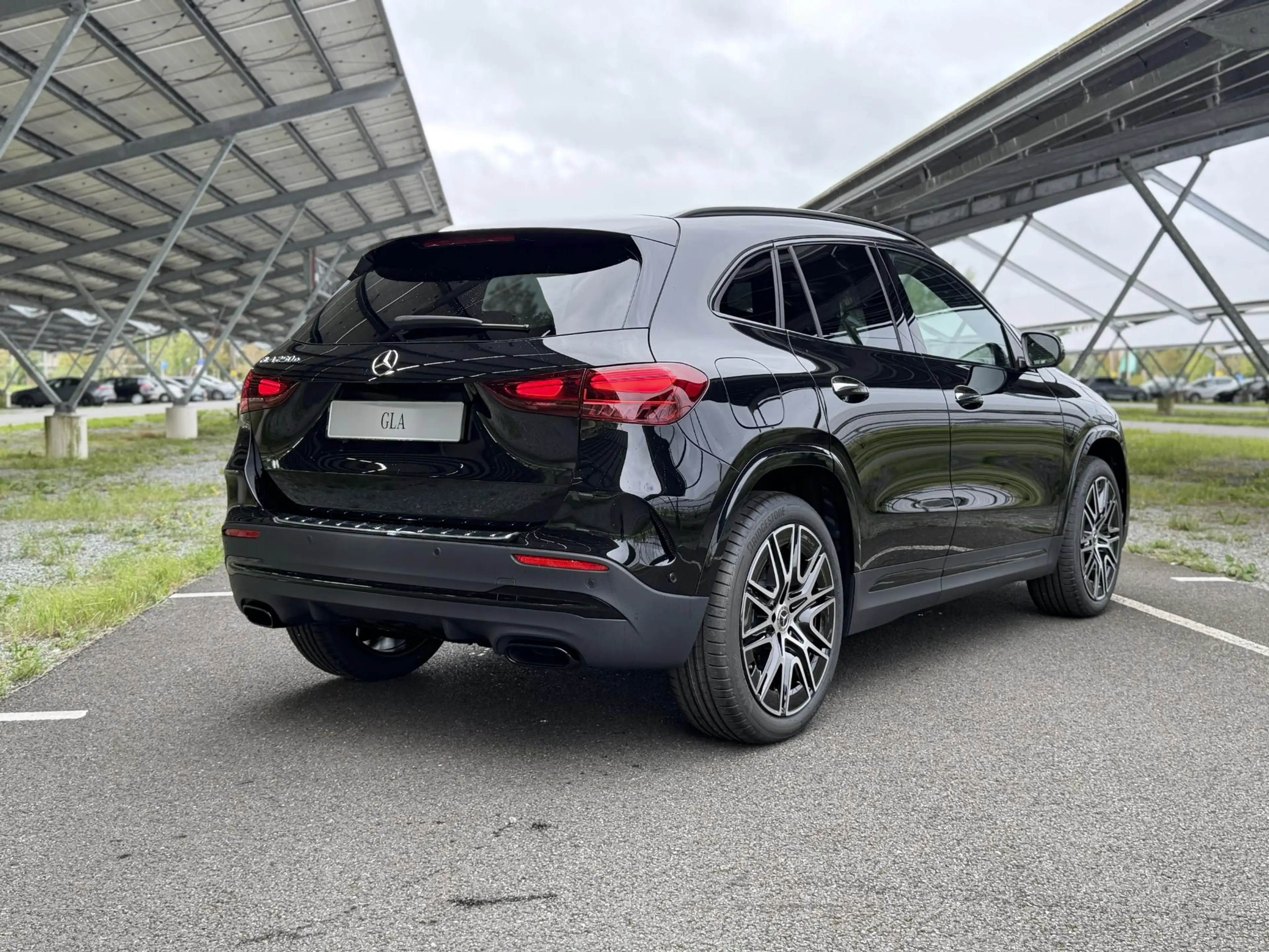 Mercedes-Benz GLA 250 e 140 Years Edition | AMG line | Night | Panoramad — photo 5