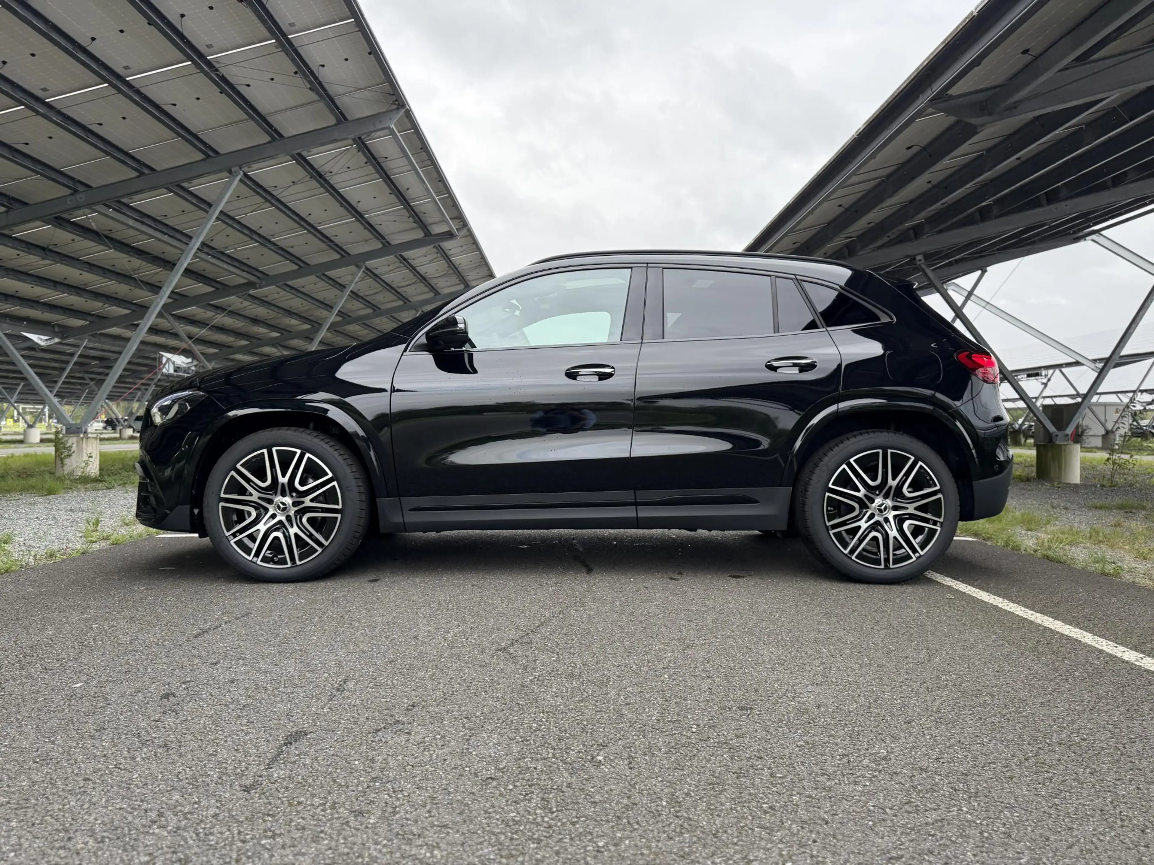 Mercedes-Benz GLA 250 e 140 Years Edition | AMG line | Night | Panoramad — photo 8