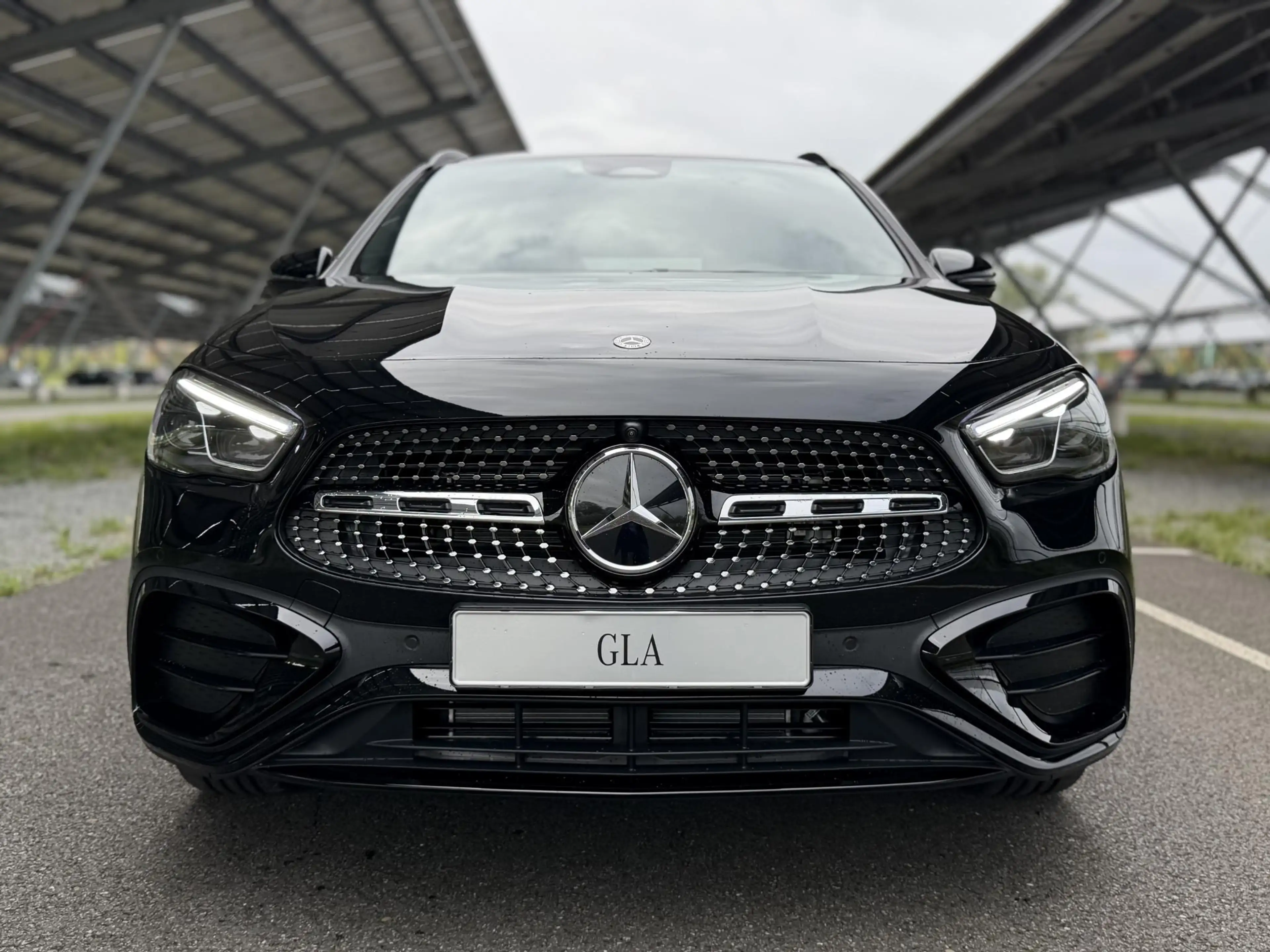 Mercedes-Benz GLA 250 e 140 Years Edition | AMG line | Night | Panoramad — photo 2