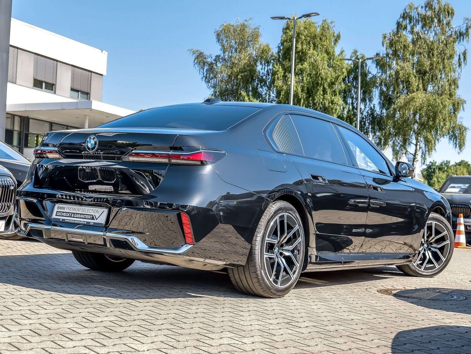 BMW i7