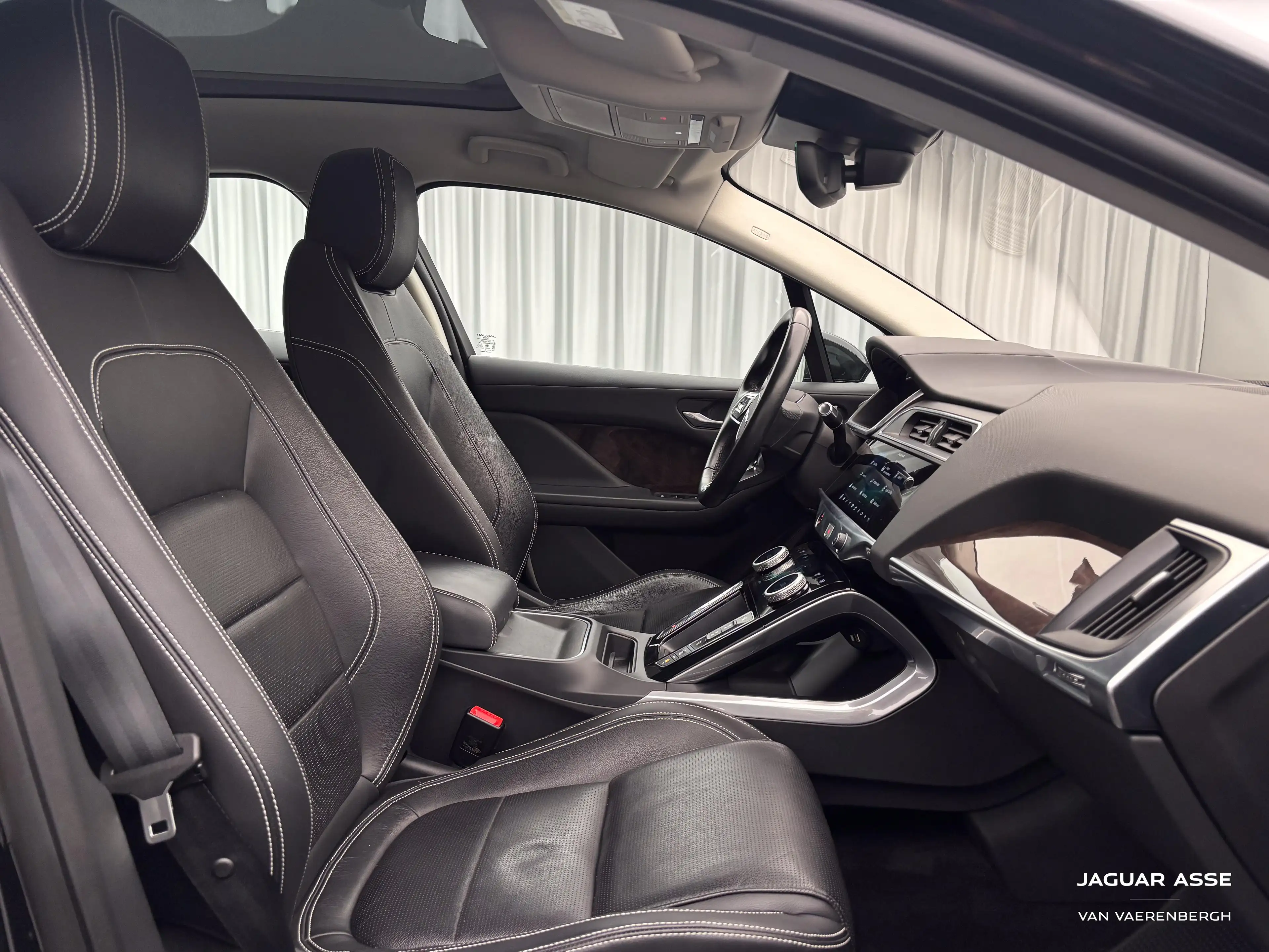 Jaguar I-Pace EV400 — photo 3