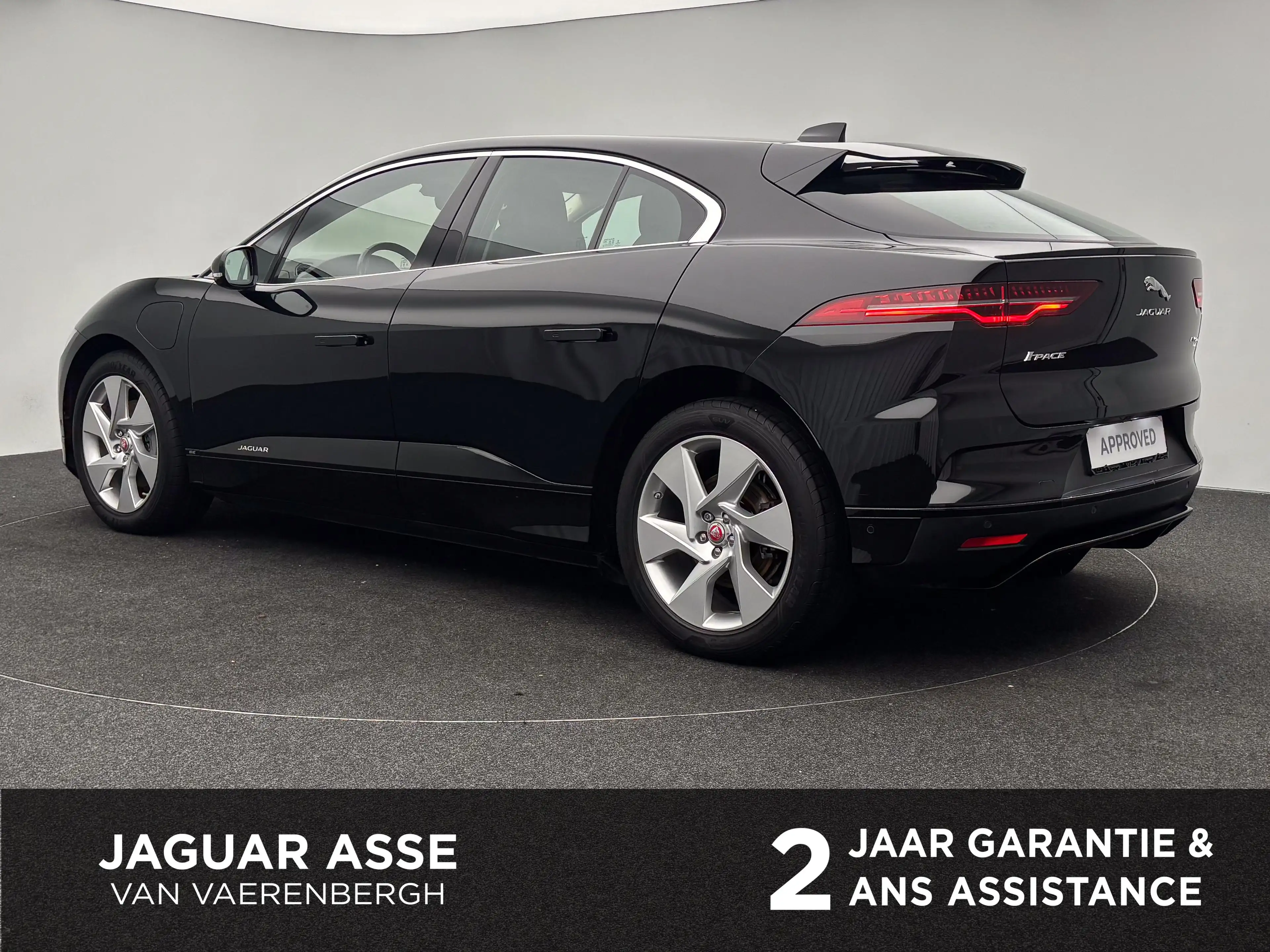 Jaguar I-Pace EV400 — photo 14