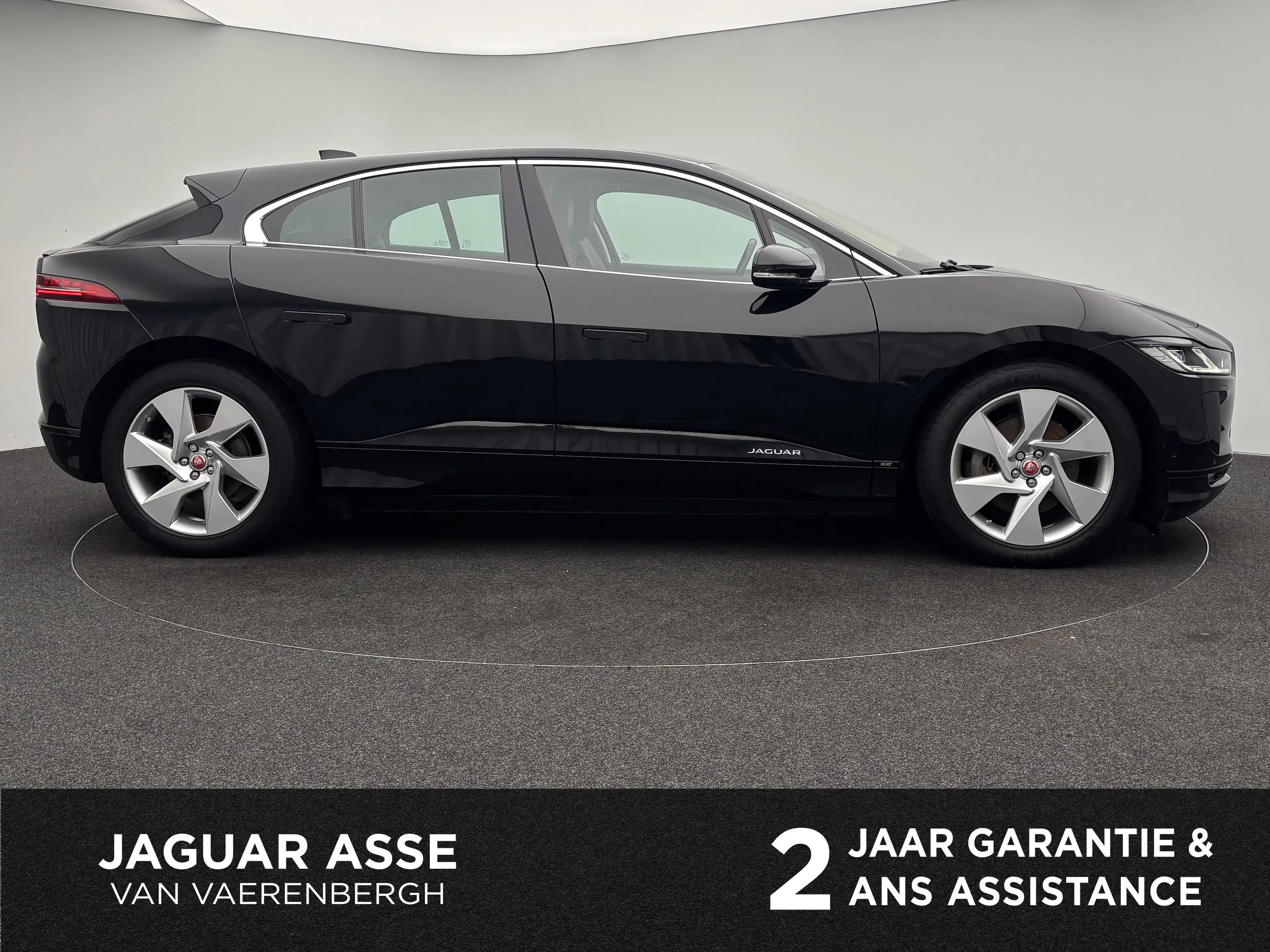 Jaguar I-Pace EV400 — photo 12