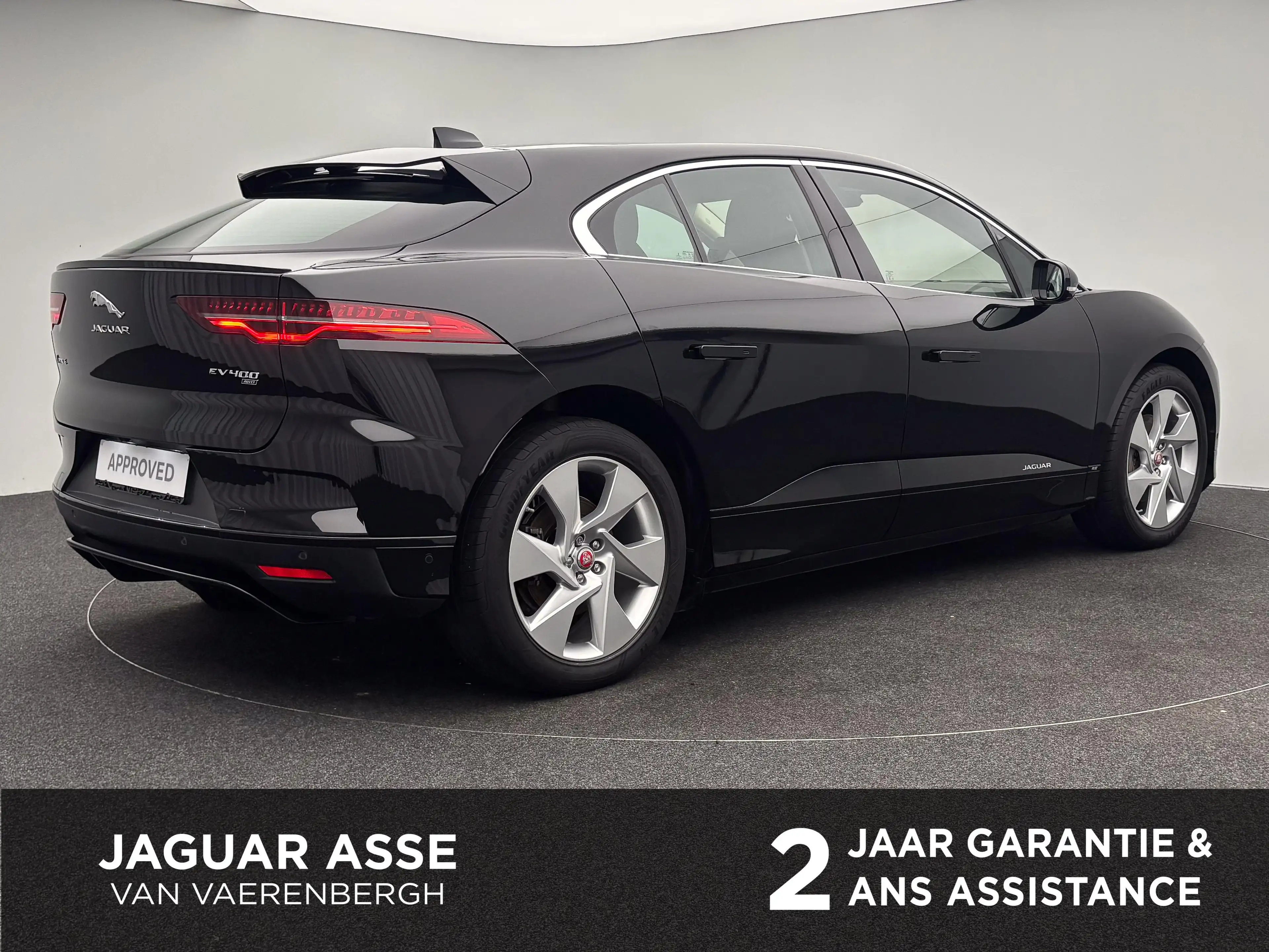 Jaguar I-Pace EV400 — photo 2