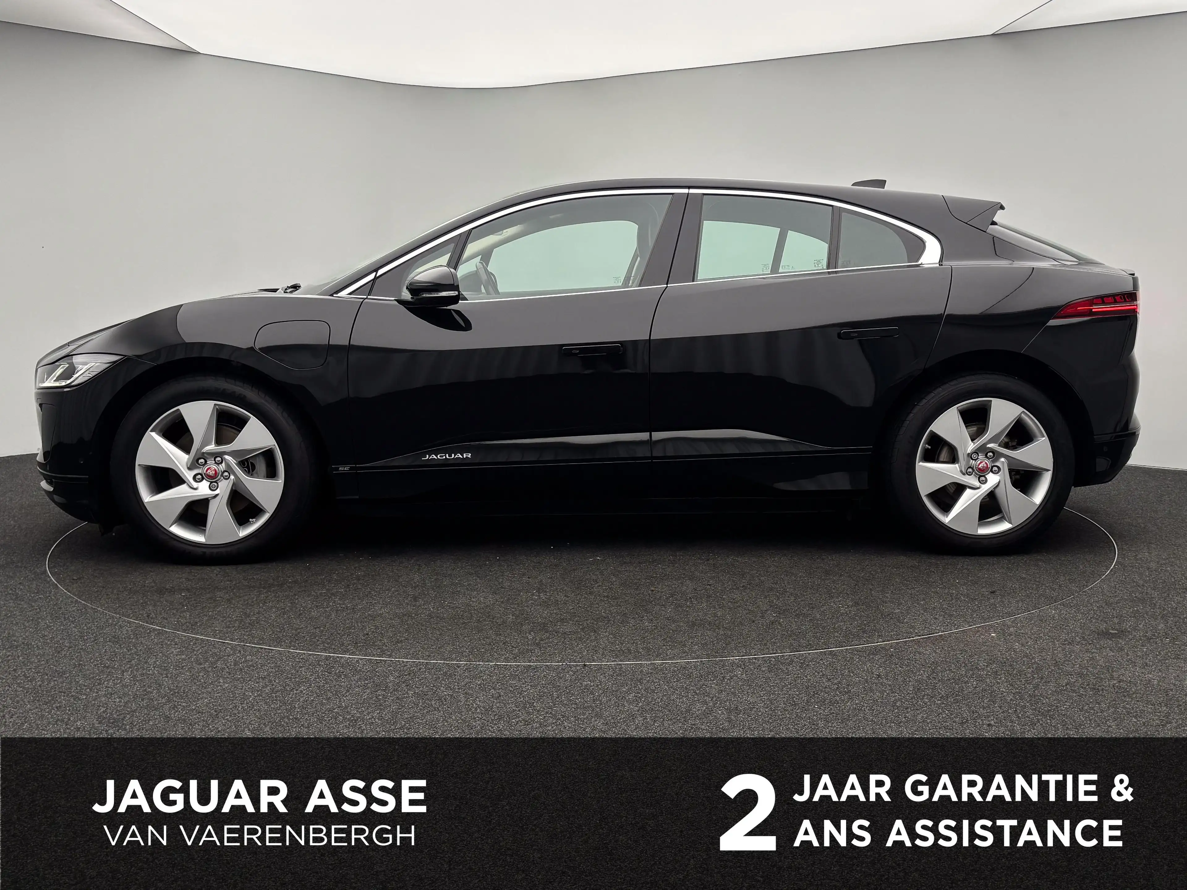 Jaguar I-Pace EV400 — photo 6