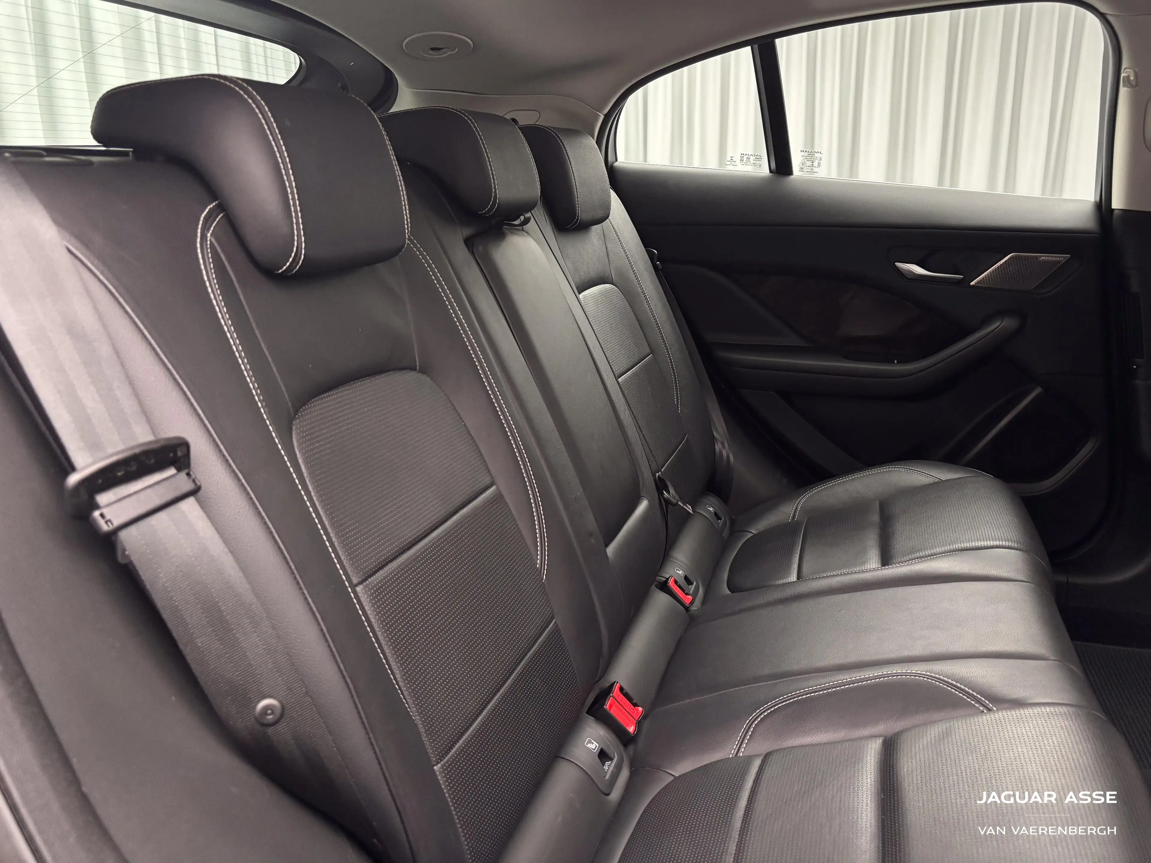Jaguar I-Pace EV400 — photo 5
