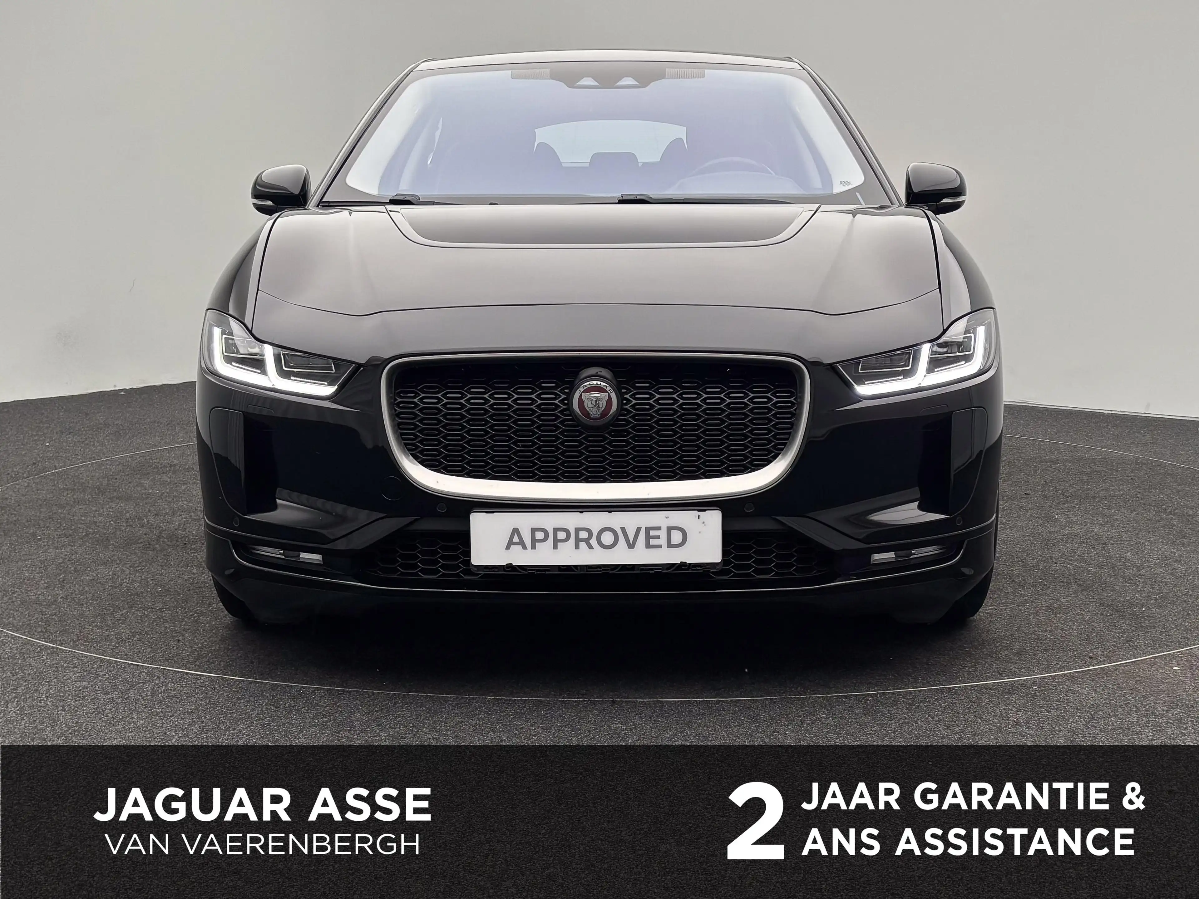 Jaguar I-Pace EV400 — photo 8