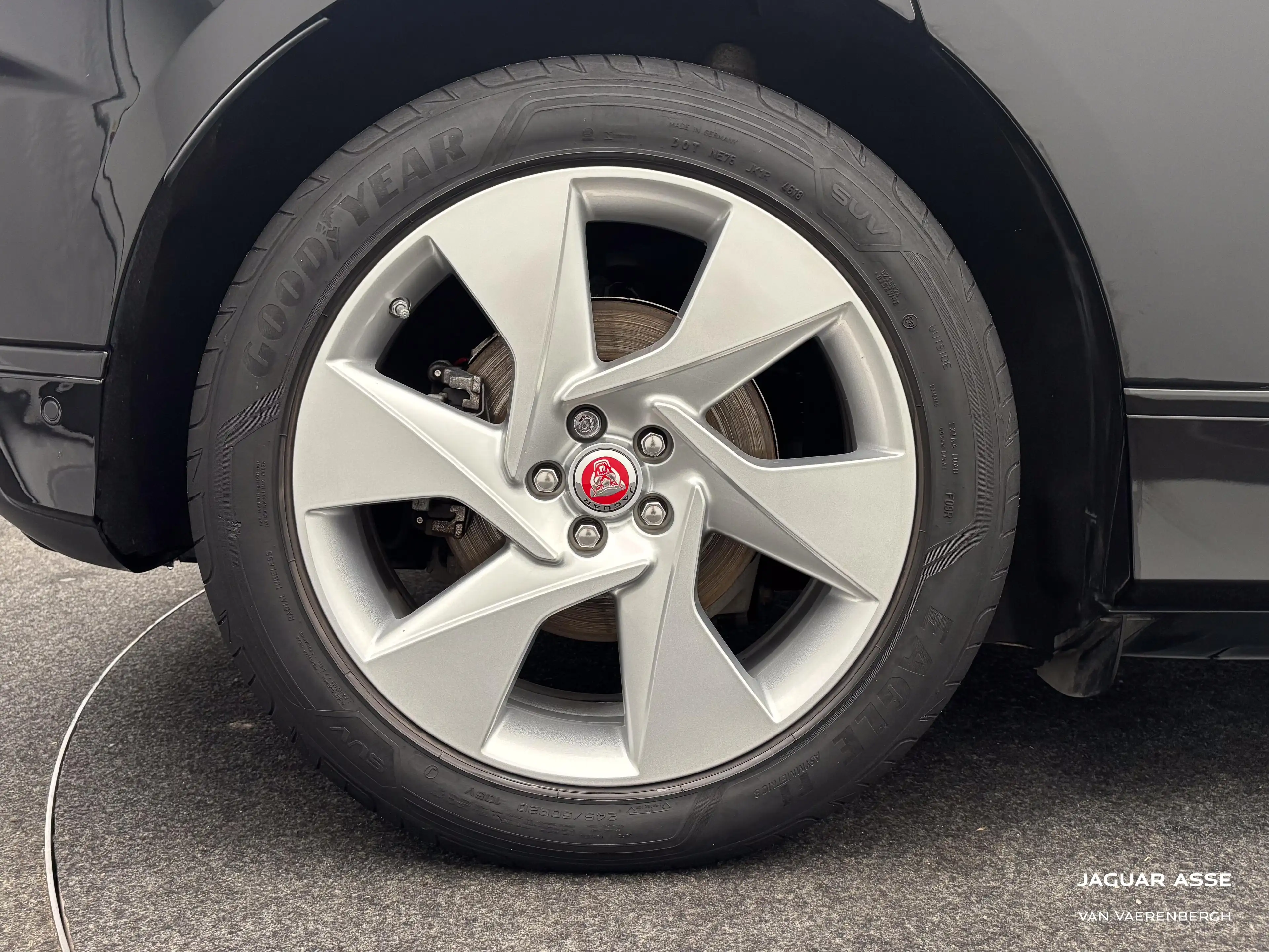 Jaguar I-Pace EV400 — photo 9