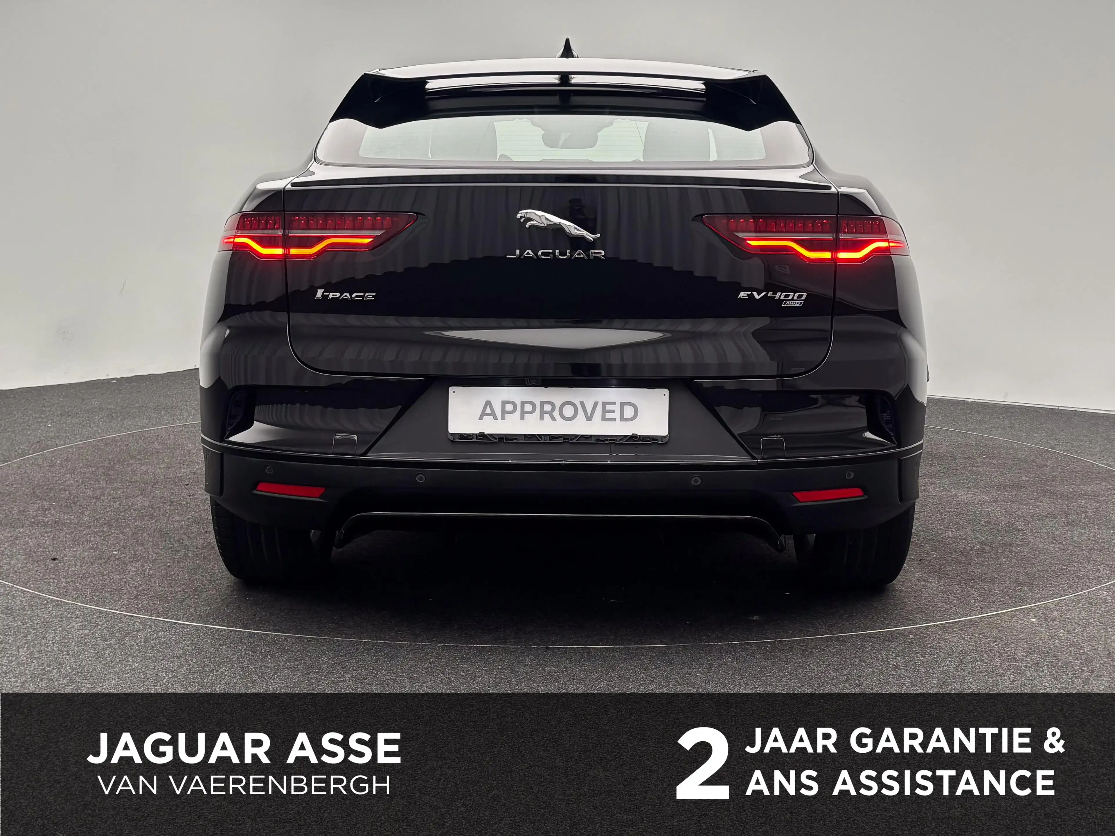 Jaguar I-Pace EV400 — photo 7
