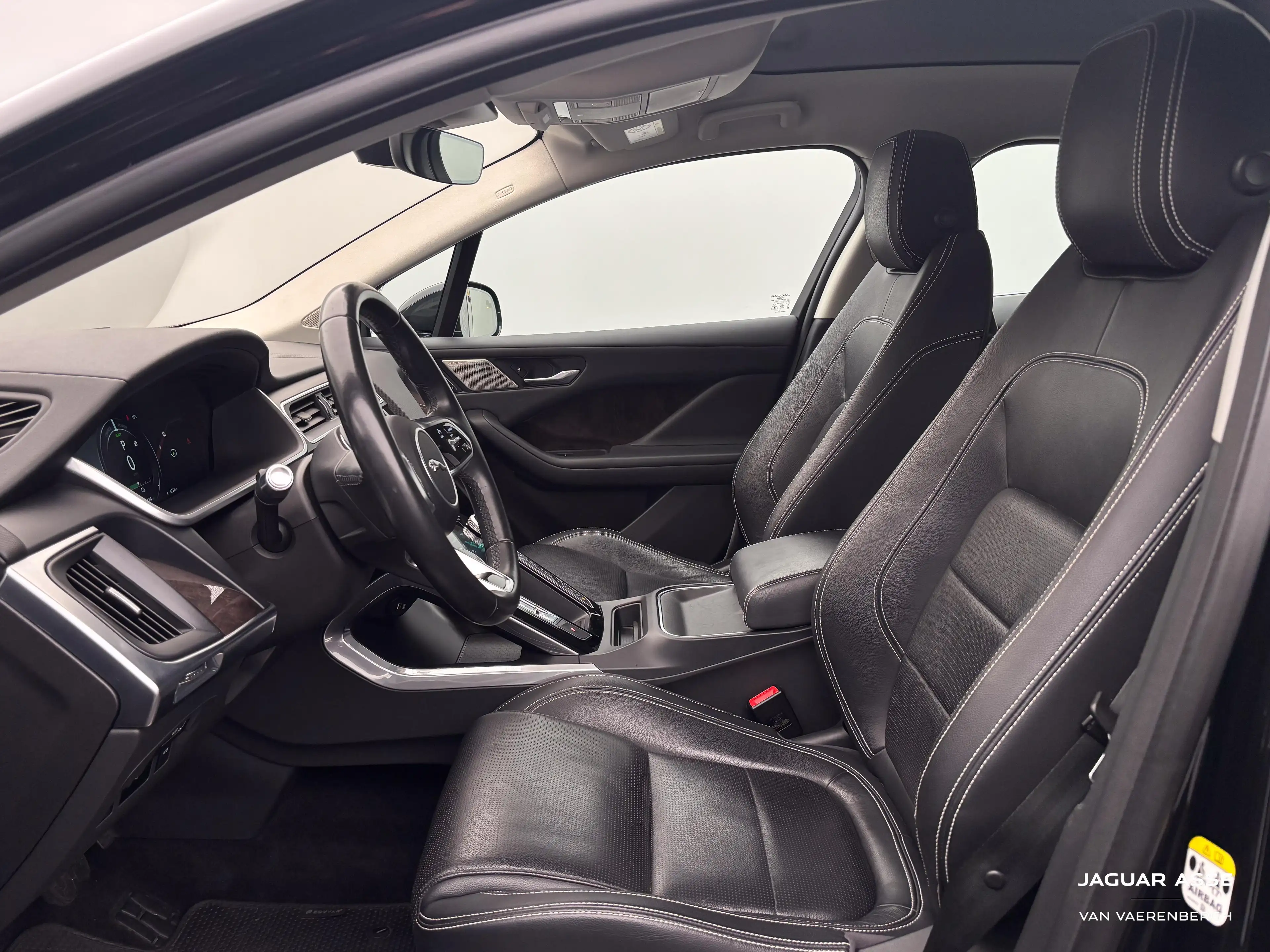 Jaguar I-Pace EV400 — photo 10