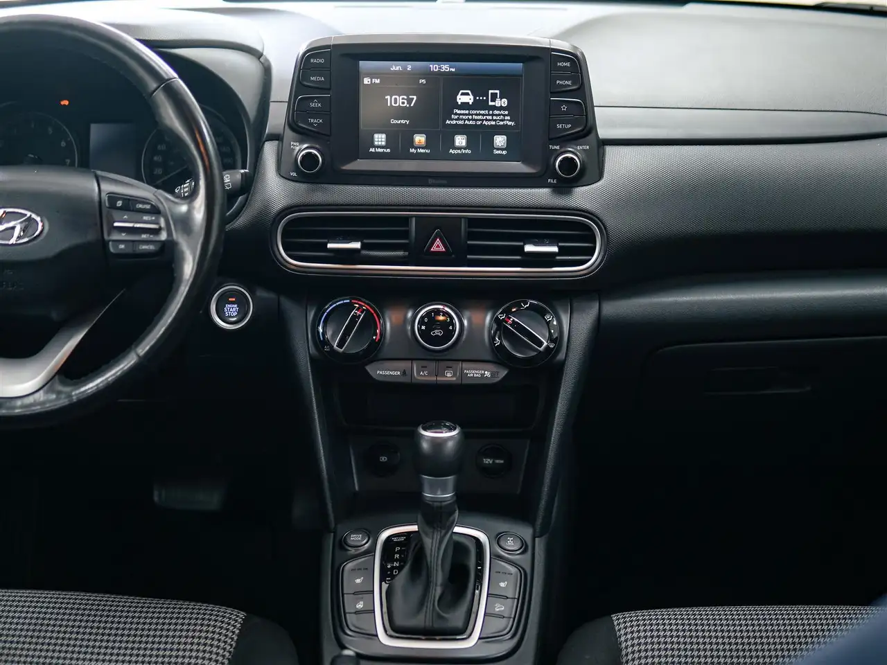 Hyundai KONA снимка Hyundai KONA