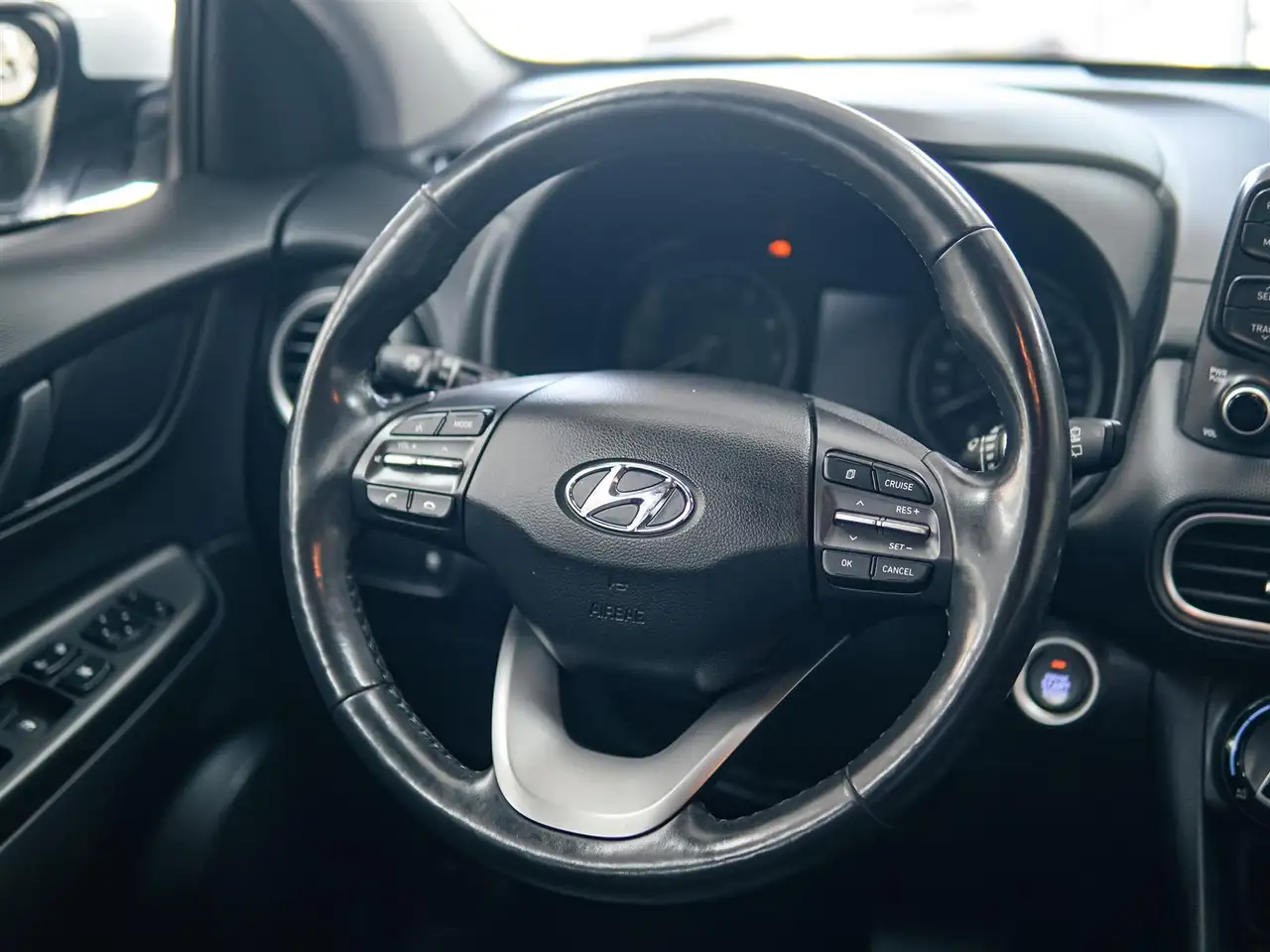 Hyundai KONA снимка Hyundai KONA