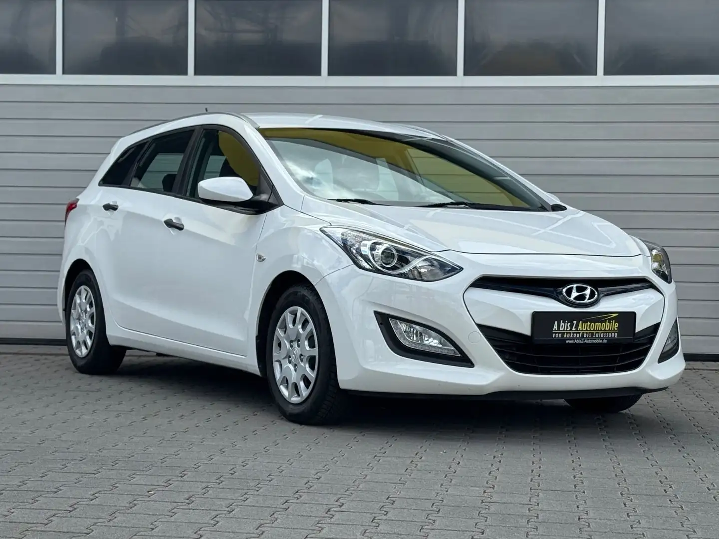 Hyundai i30 cw 1.Hand/8-fach bereift/Garantie Weiß - 1