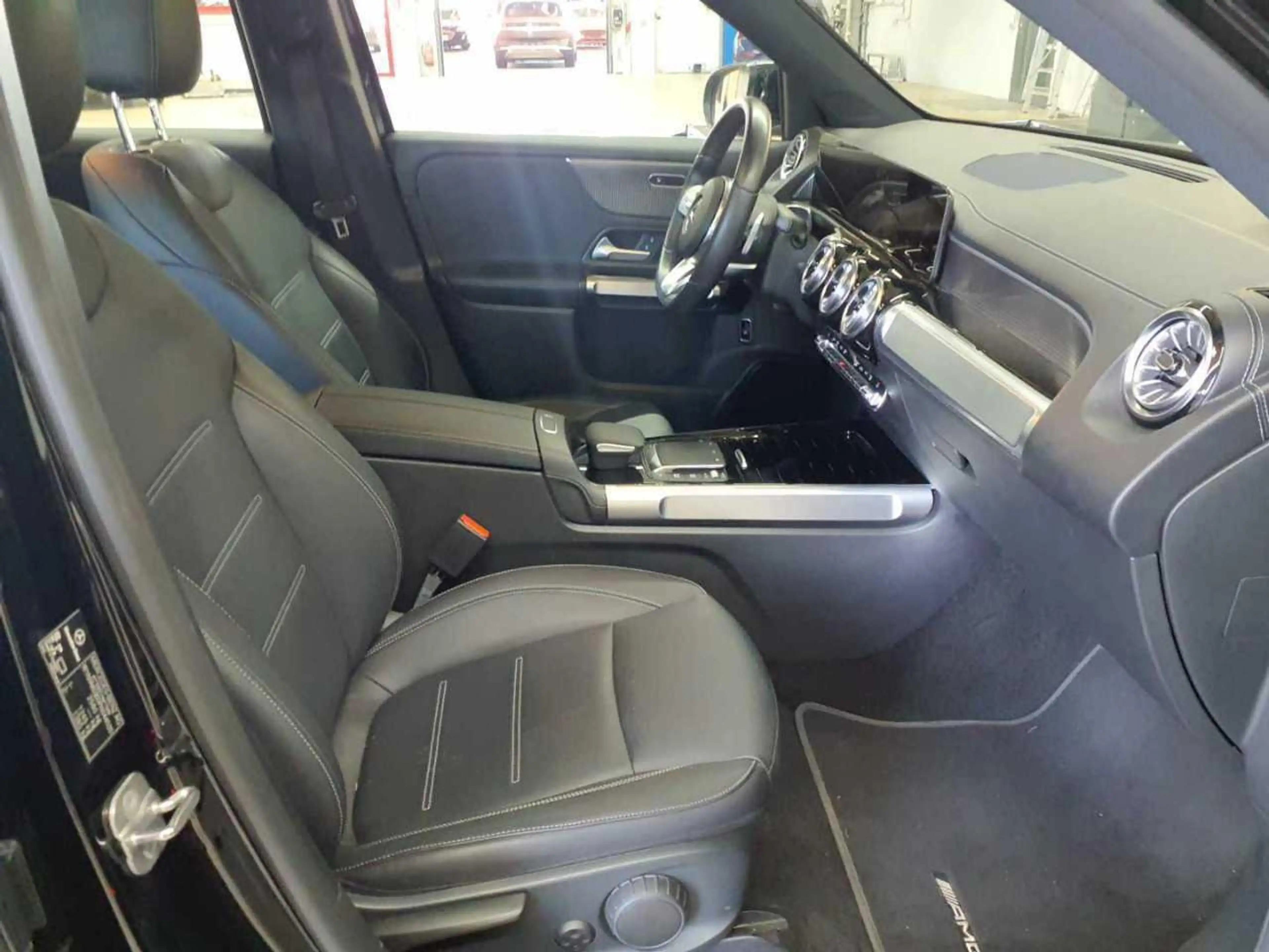 Mercedes-Benz EQB 300 4MATIC AMG Line 67 kWh // SoH 97% | Panoramadak | — photo 9