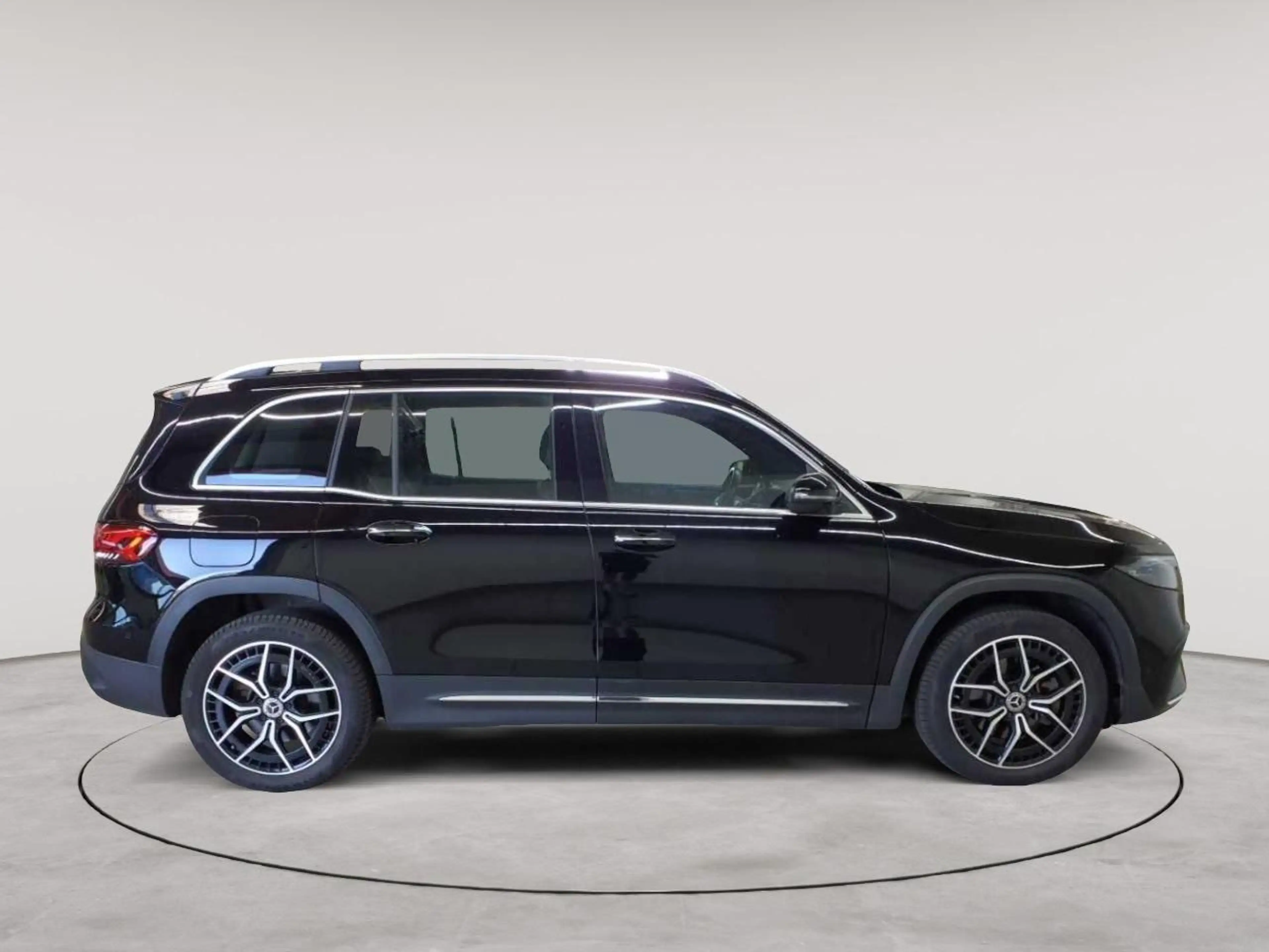 Mercedes-Benz EQB 300 4MATIC AMG Line 67 kWh // SoH 97% | Panoramadak | — photo 3