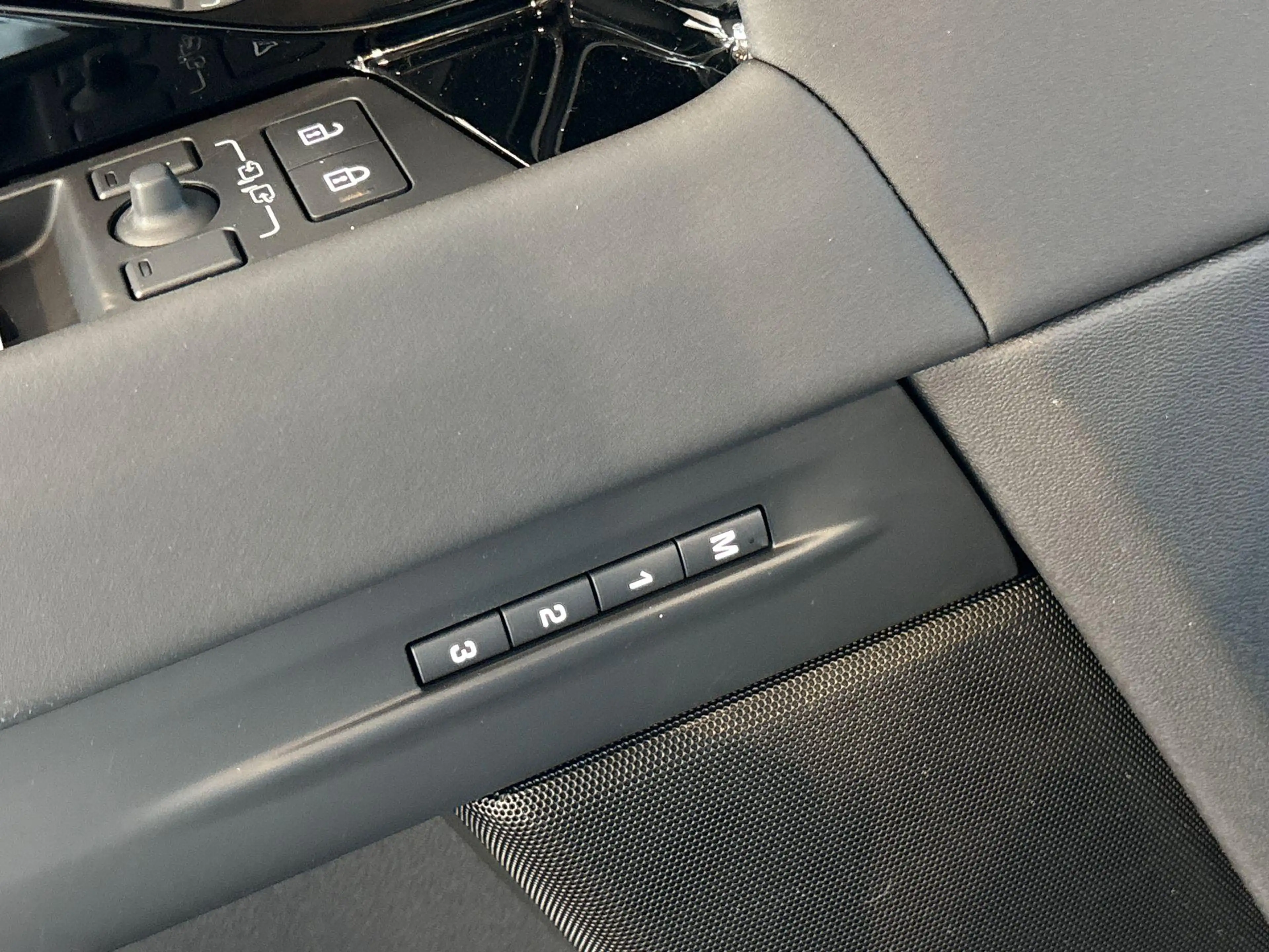 Land Rover Range Rover Evoque P270e AWD DYNAMIC SE -PANO.DAK|20"LM|BLACK PACK|CO — photo 12