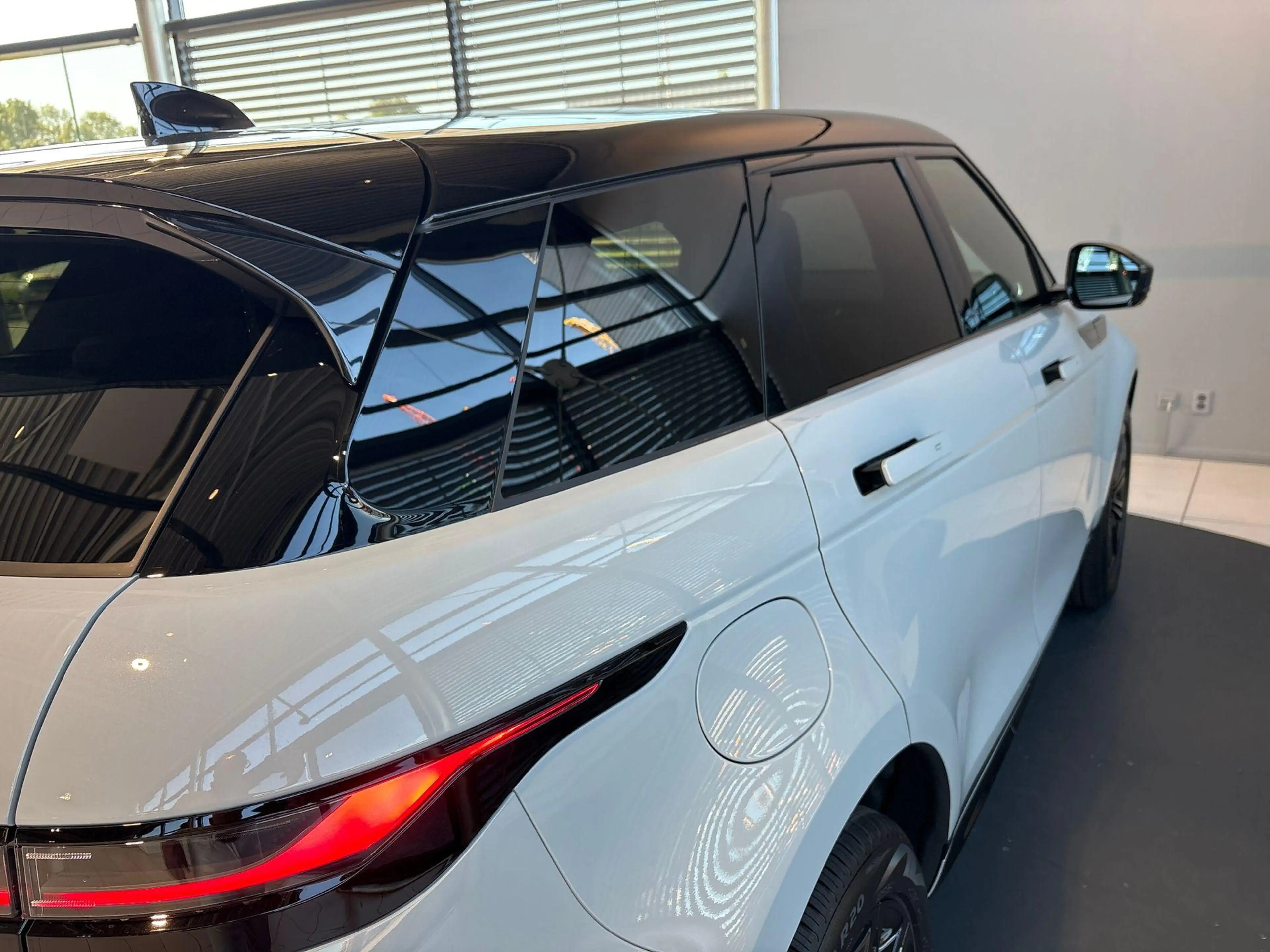 Land Rover Range Rover Evoque P270e AWD DYNAMIC SE -PANO.DAK|20"LM|BLACK PACK|CO — photo 27
