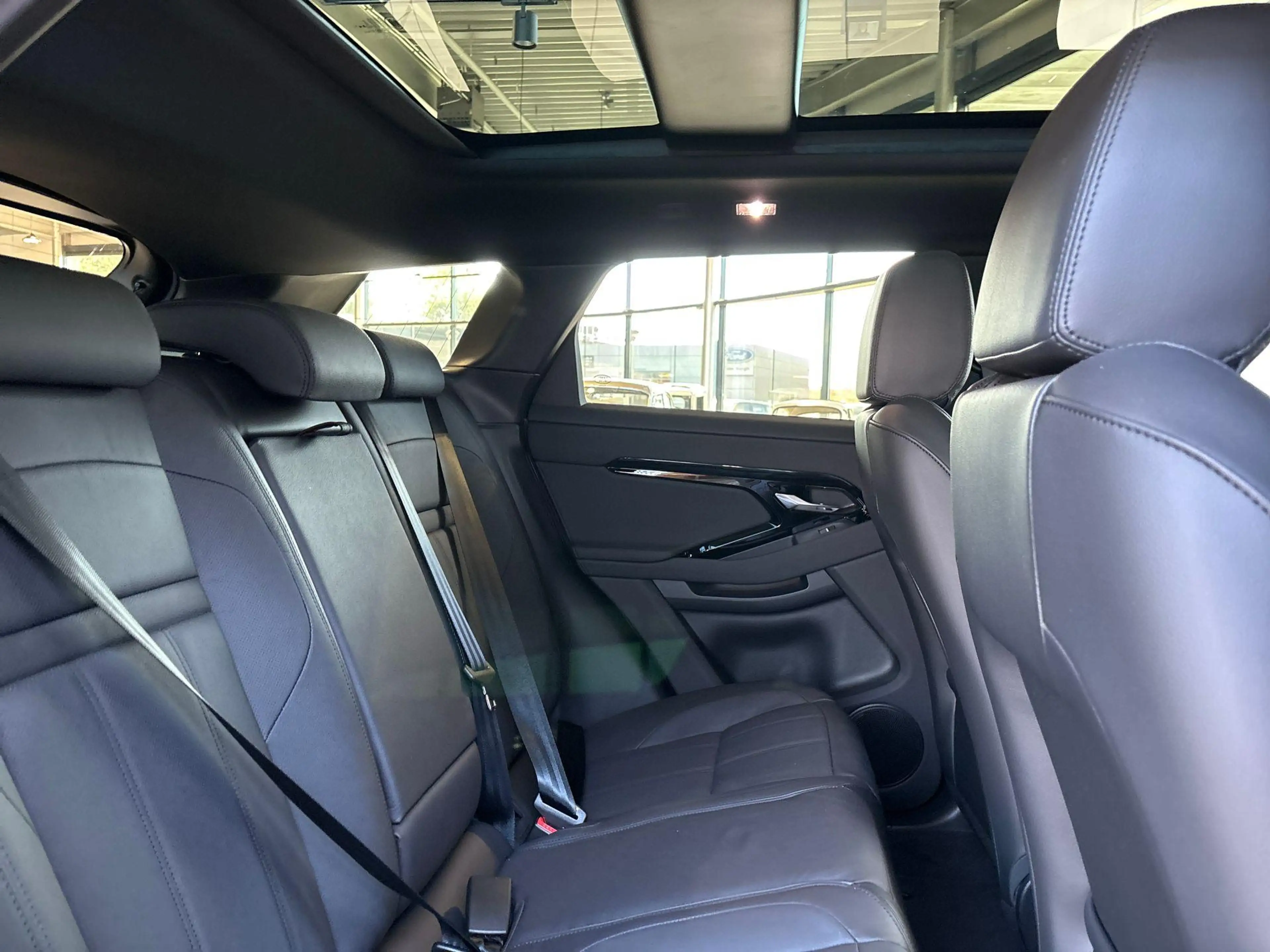 Land Rover Range Rover Evoque P270e AWD DYNAMIC SE -PANO.DAK|20"LM|BLACK PACK|CO — photo 5