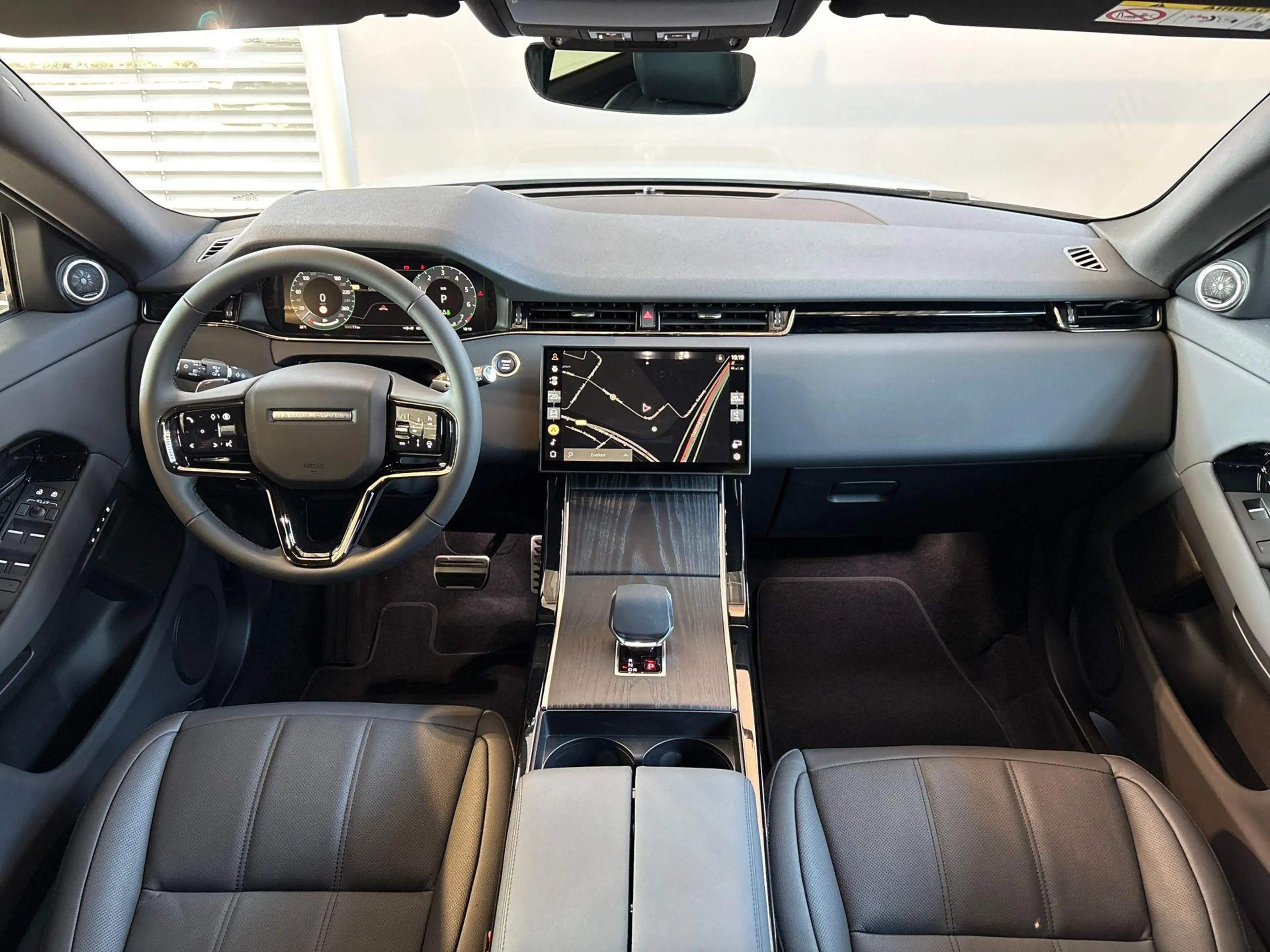 Land Rover Range Rover Evoque P270e AWD DYNAMIC SE -PANO.DAK|20"LM|BLACK PACK|CO — photo 4