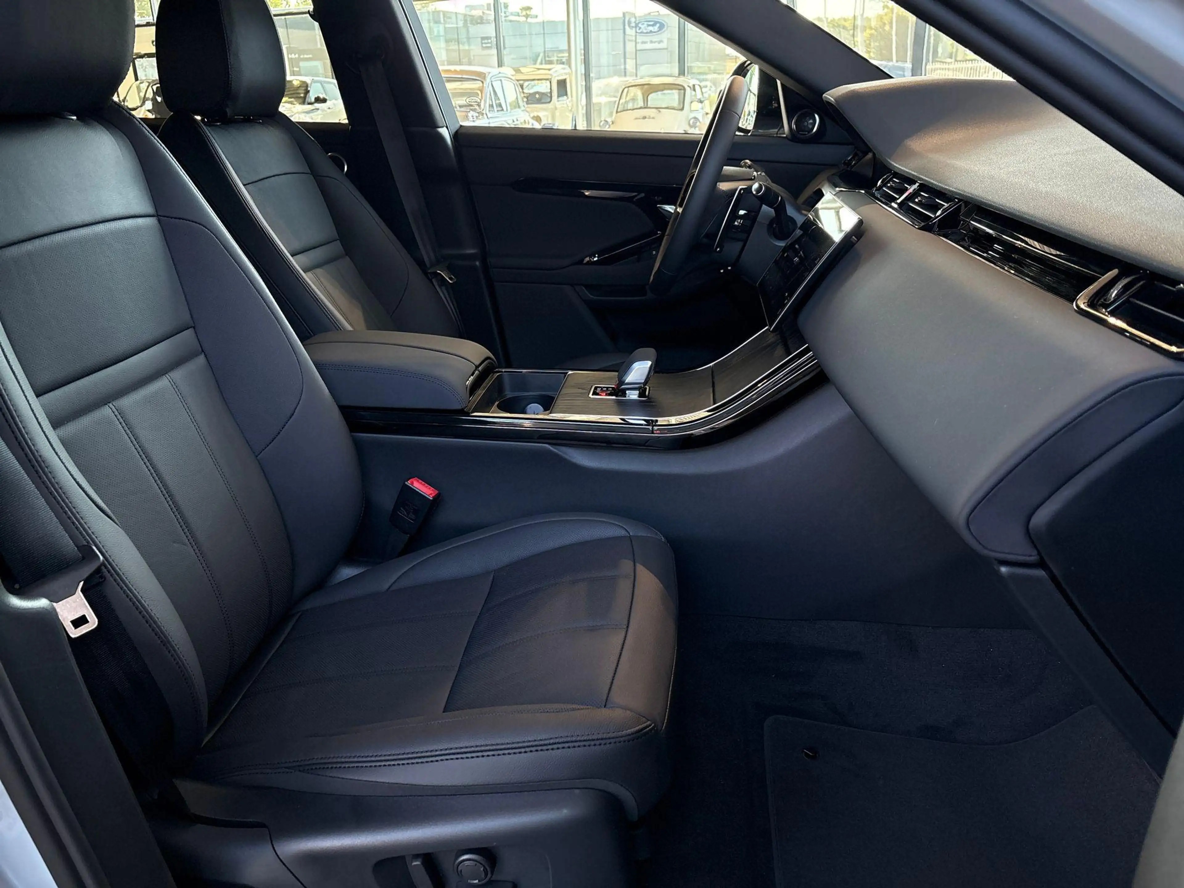 Land Rover Range Rover Evoque P270e AWD DYNAMIC SE -PANO.DAK|20"LM|BLACK PACK|CO — photo 3