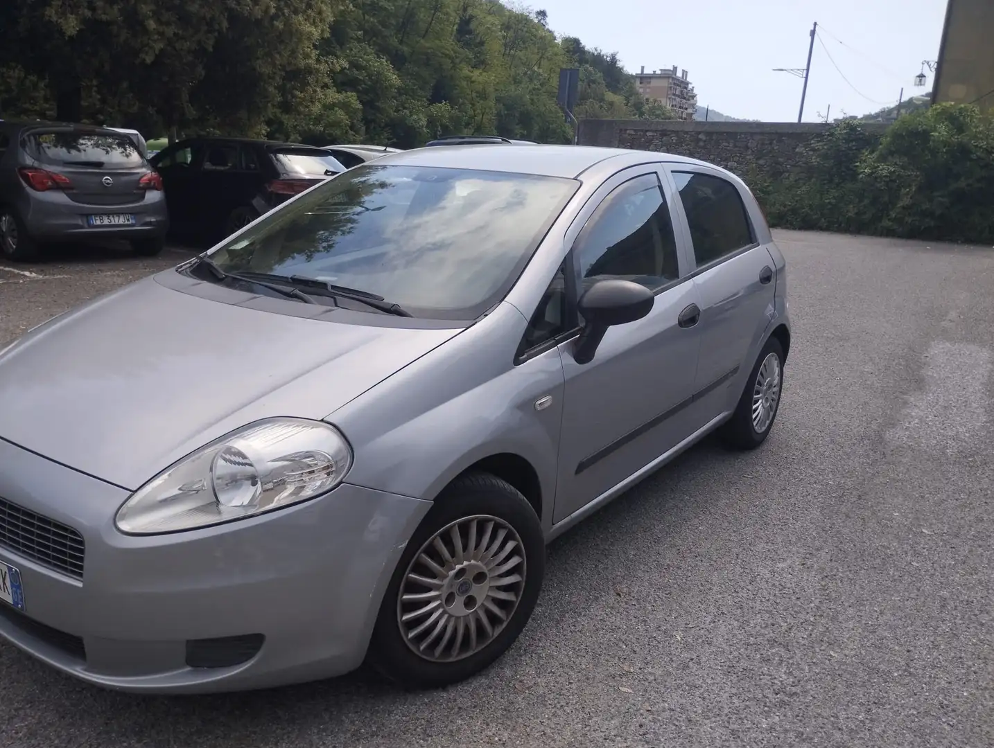 Fiat Grande Punto Grande Punto 5p 1.2 Active c/clima 65cv srebrna - 2