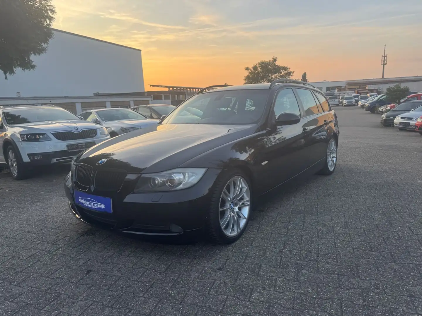 BMW 320 Baureihe 3 Touring 320d Schwarz - 1