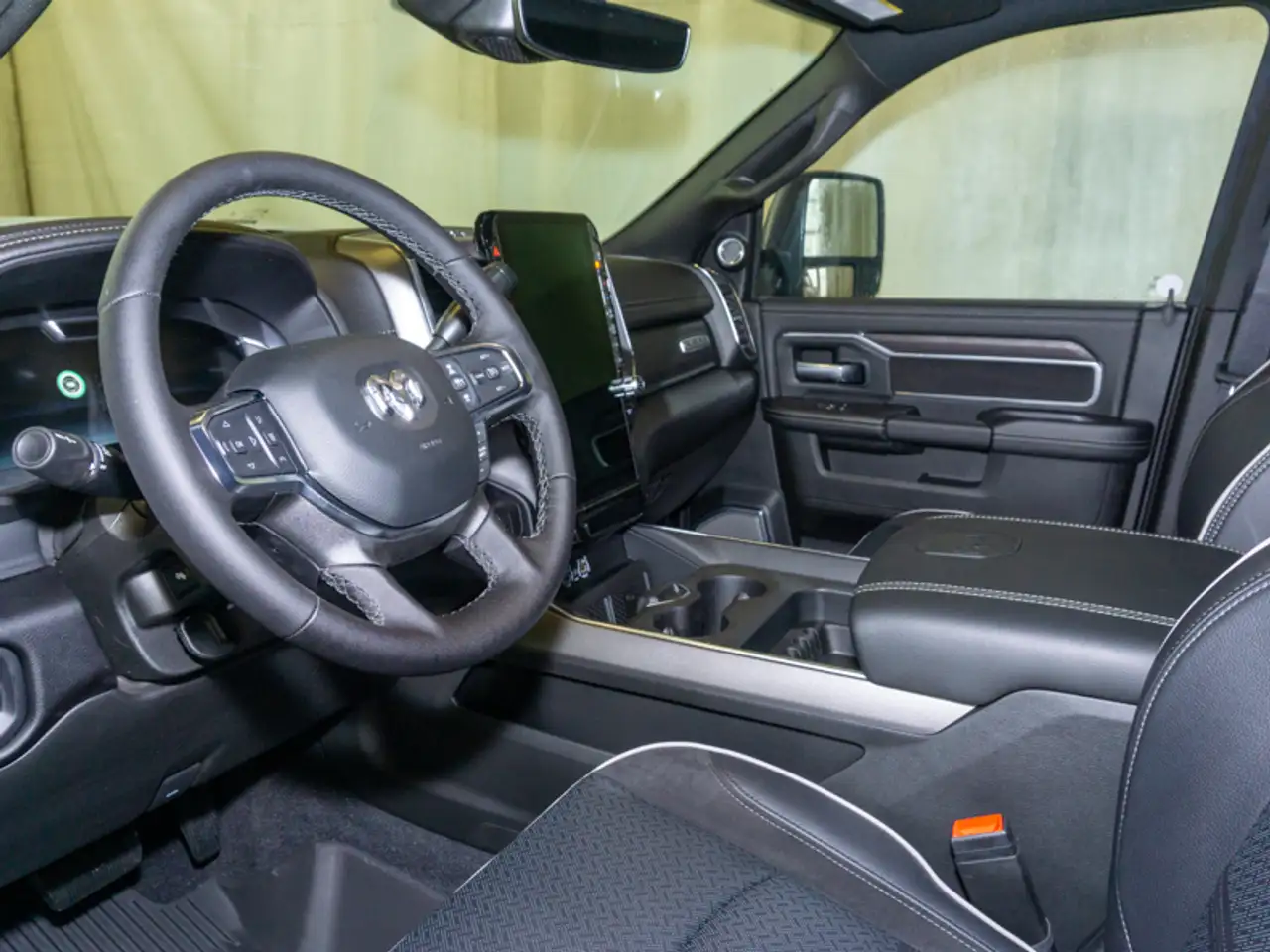 RAM 3500 снимка RAM 3500
