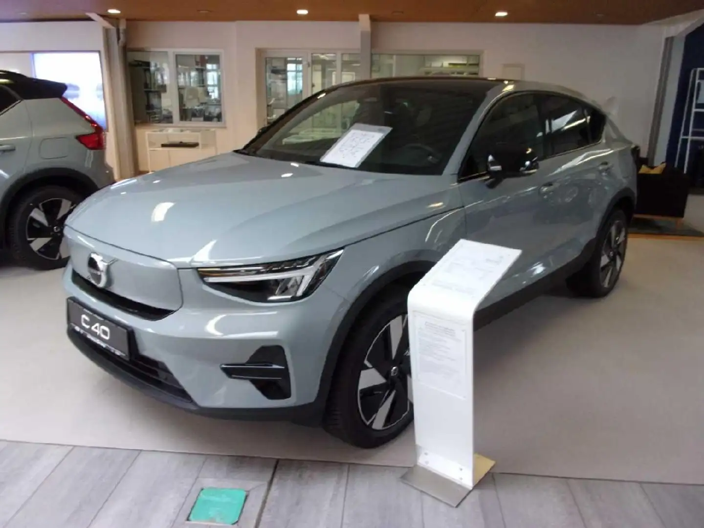 Volvo C40 Plus Recharge Pure Electric 2WD Grau - 1