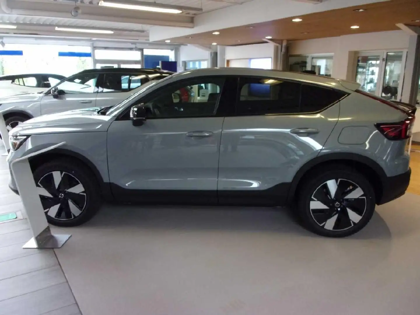 Volvo C40 Plus Recharge Pure Electric 2WD Grau - 2