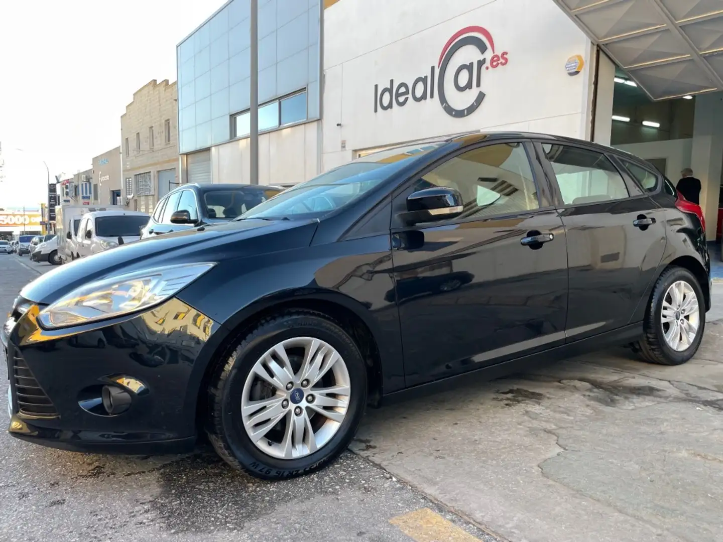 Ford Focus 1.6 TI-VCT Trend+ Powershift Negro - 1