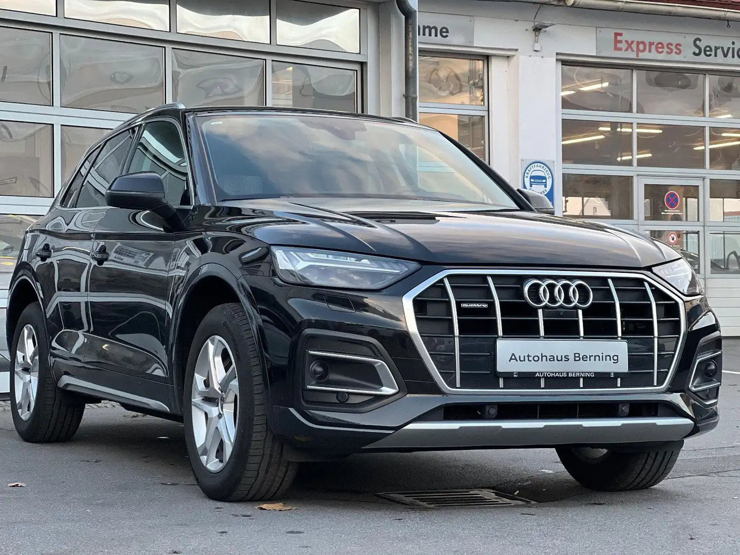 Audi Q5 40TDI QUATTRO STANDHEIZ 360 MATRIX AHK DAB Noir - 1