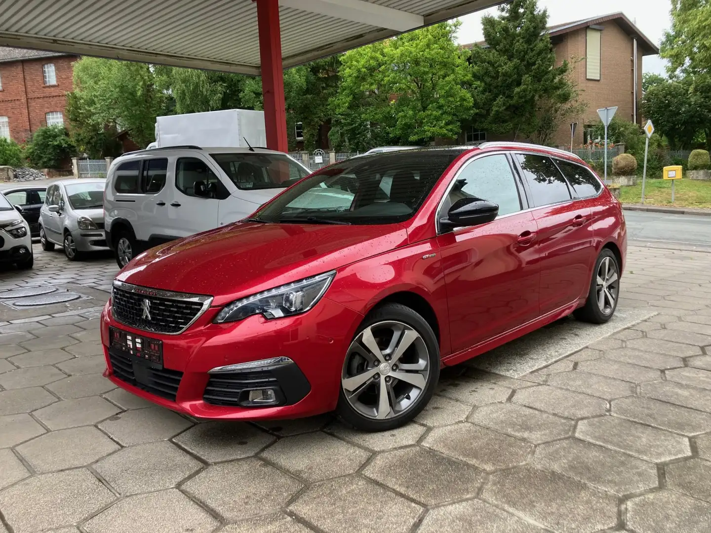 Peugeot 308 SW GT Line 1.5 BHDI EAT8 SHZ NAVI PDC PANORAMA Rood - 1