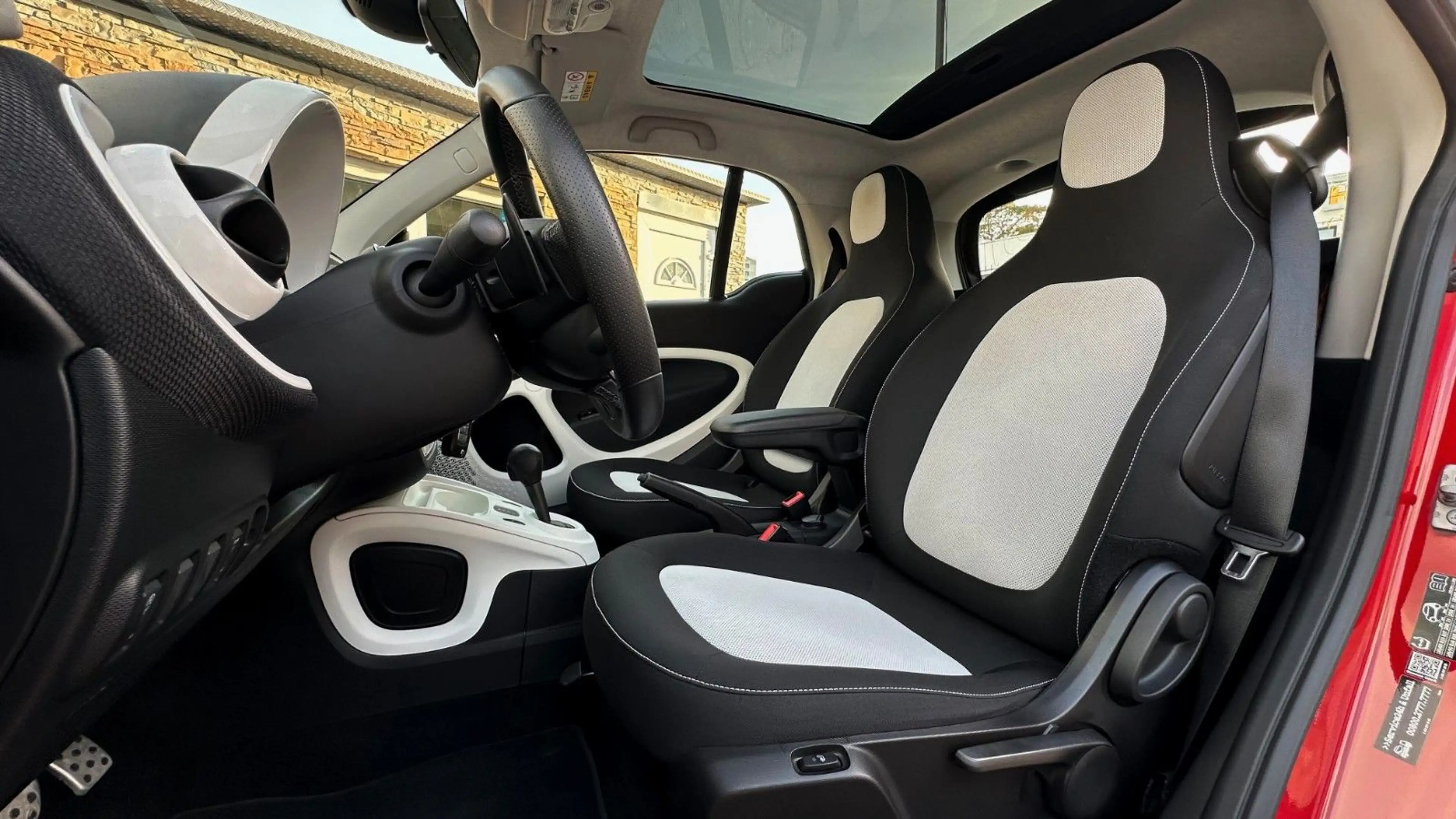smart forTwo Coupe TURBO DCT SPORTPAKET! TITANIA MATT! PANO! — photo 12
